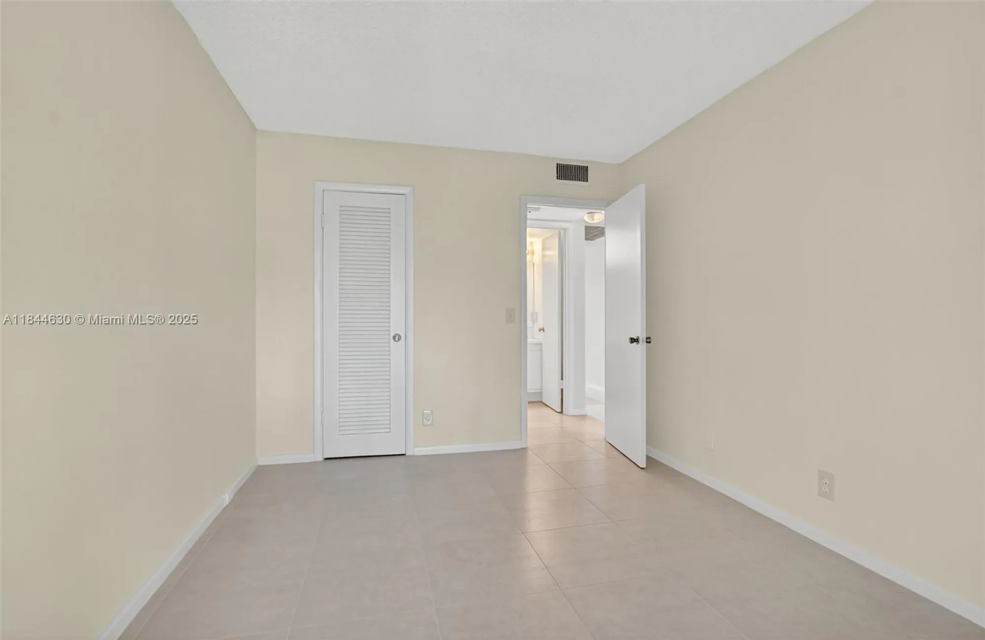 Property Slideshow image 20 of 24 | 413 tilford s # 413, Deerfield Beach, FL, 33442