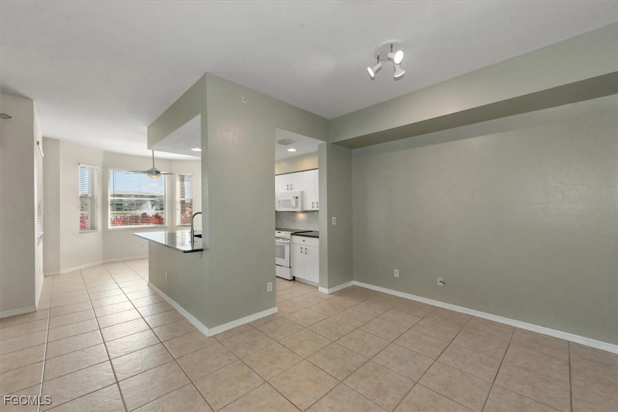 Property Slideshow image 8 of 35 | 14111 brant point cir 2103, Fort Myers, FL, 33919