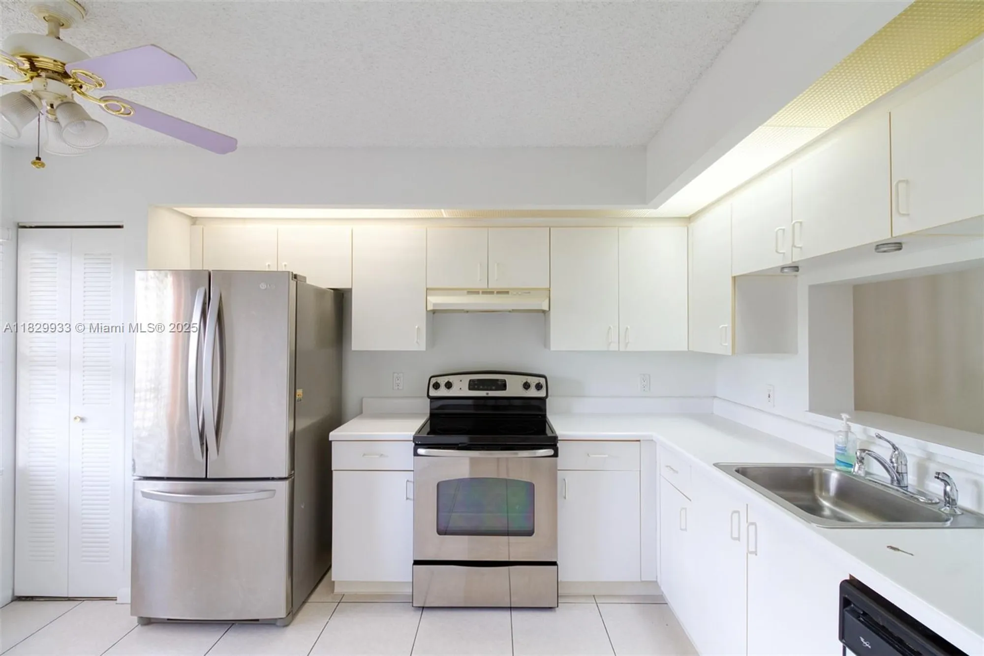 Property Slideshow image 15 of 35 | 571 sw 142nd ave 209o, Pembroke Pines, FL, 33027