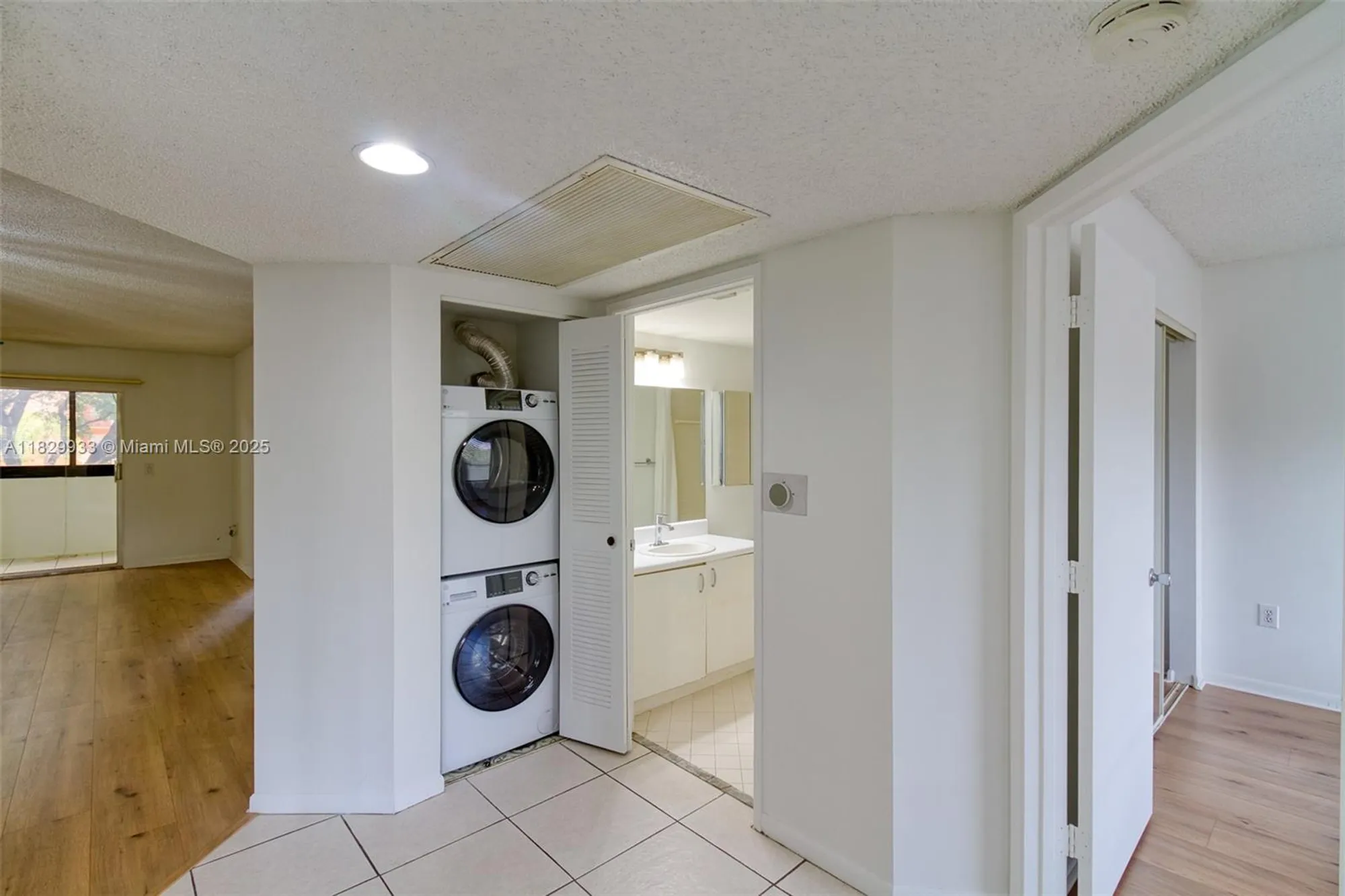 Property Slideshow image 17 of 35 | 571 sw 142nd ave 209o, Pembroke Pines, FL, 33027