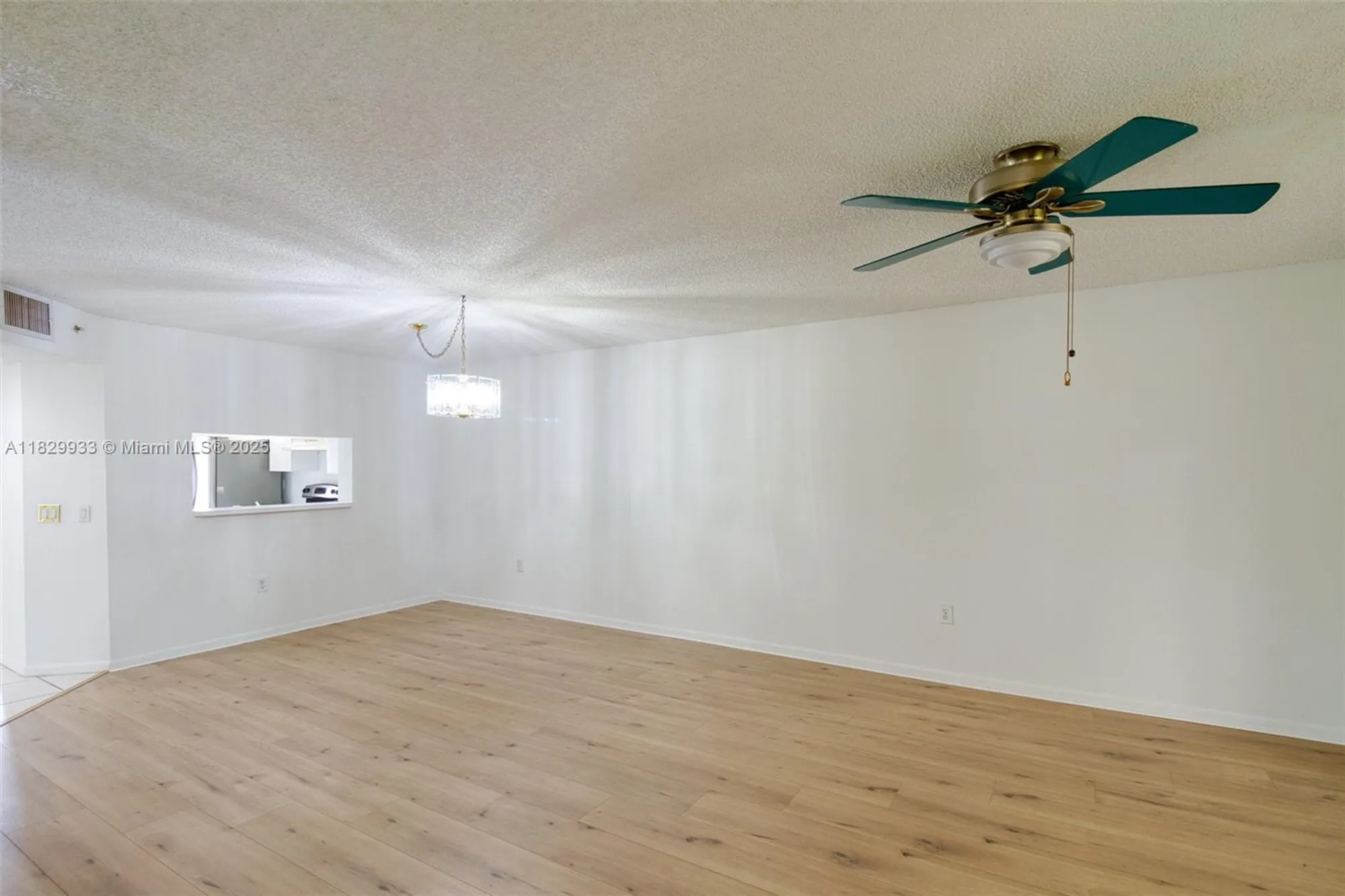 Property Slideshow image 12 of 35 | 571 sw 142nd ave 209o, Pembroke Pines, FL, 33027