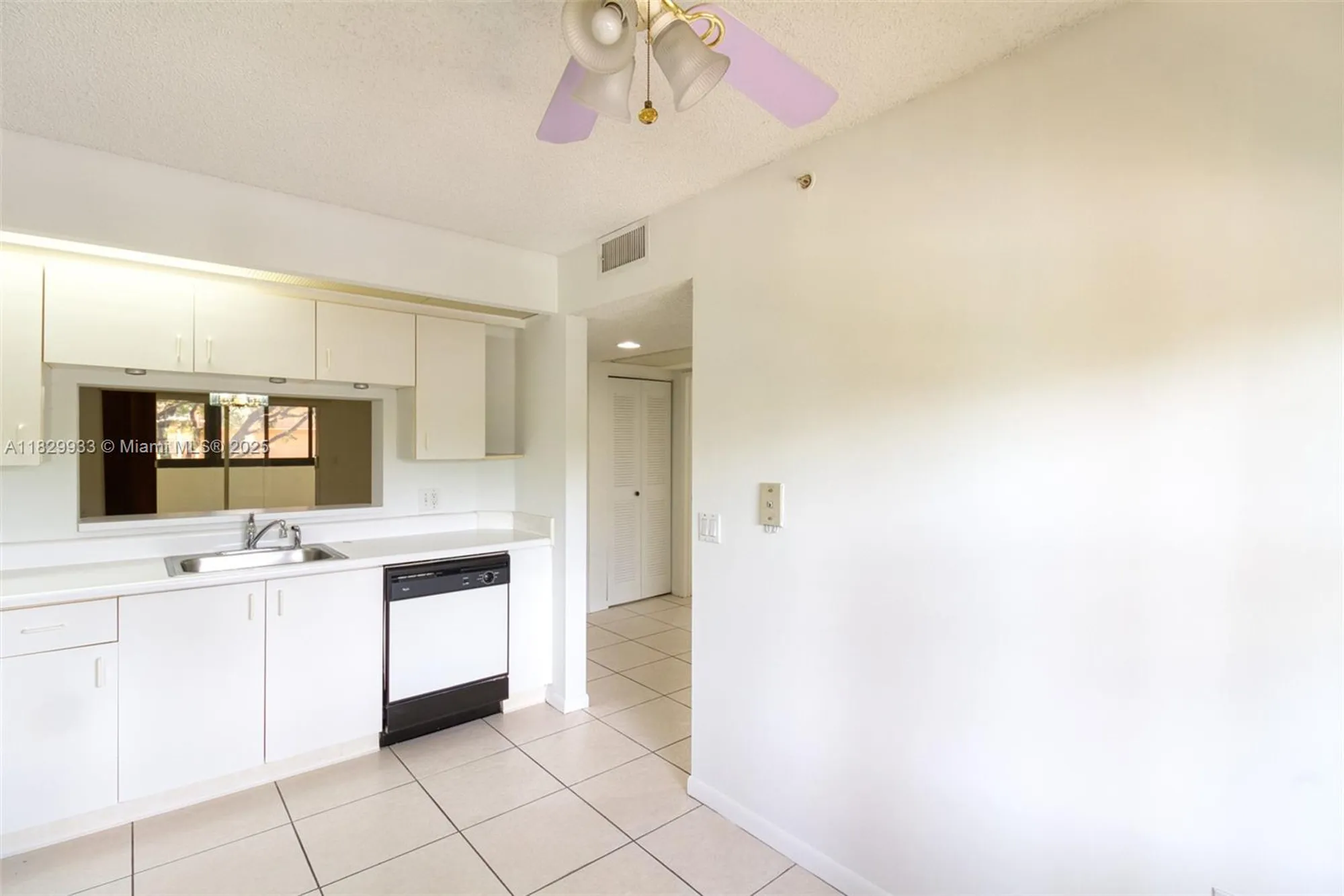Property Slideshow image 13 of 35 | 571 sw 142nd ave 209o, Pembroke Pines, FL, 33027