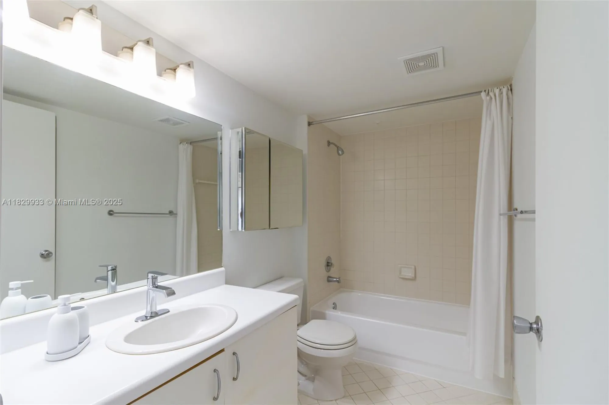 Property Slideshow image 21 of 35 | 571 sw 142nd ave 209o, Pembroke Pines, FL, 33027