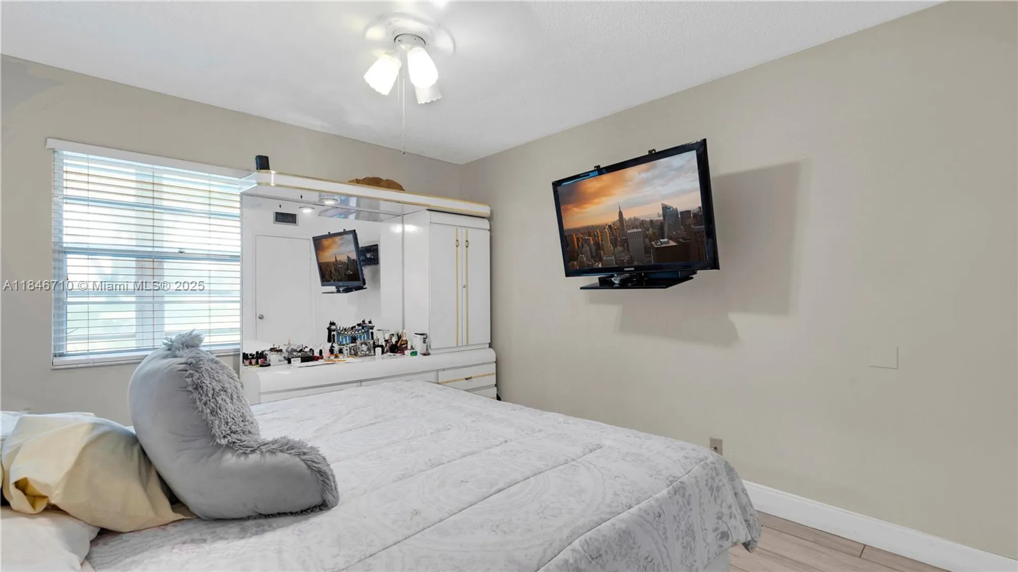 Property Slideshow image 16 of 43 | 551 sw 135th ave apt 111b, Pembroke Pines, FL, 33027