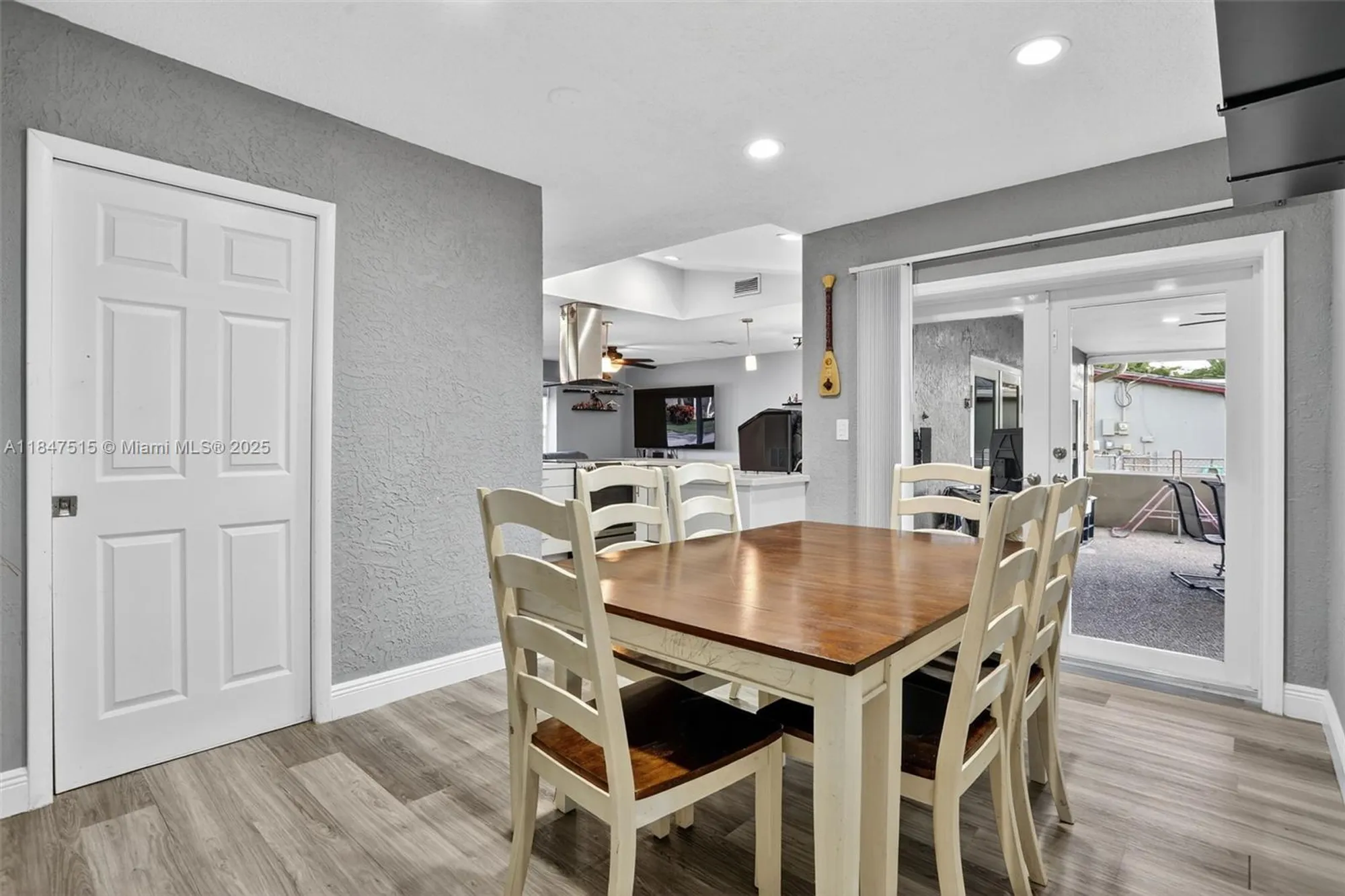 Property Slideshow image 16 of 48 | 1055 nw 66th ave, Margate, FL, 33063