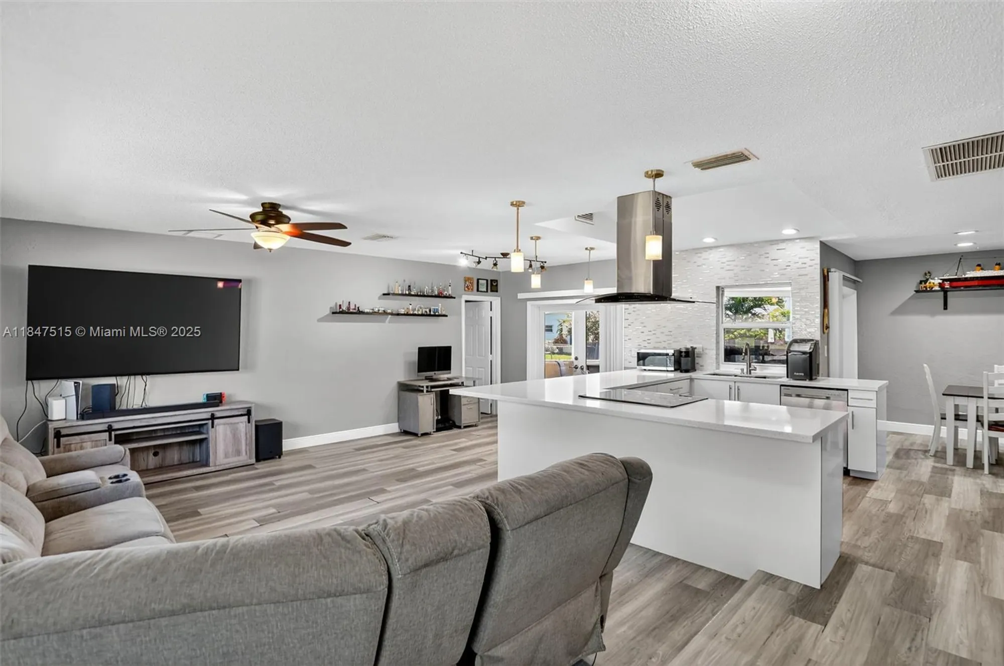 Property Slideshow image 6 of 48 | 1055 nw 66th ave, Margate, FL, 33063