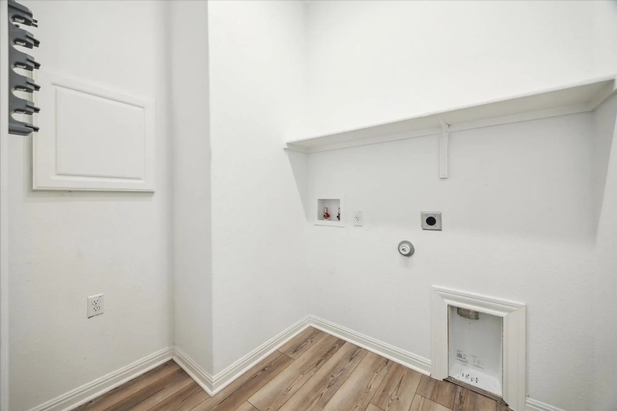 Property Slideshow image 14 of 16 | 813 saratoga ln, Georgetown, TX, 78633