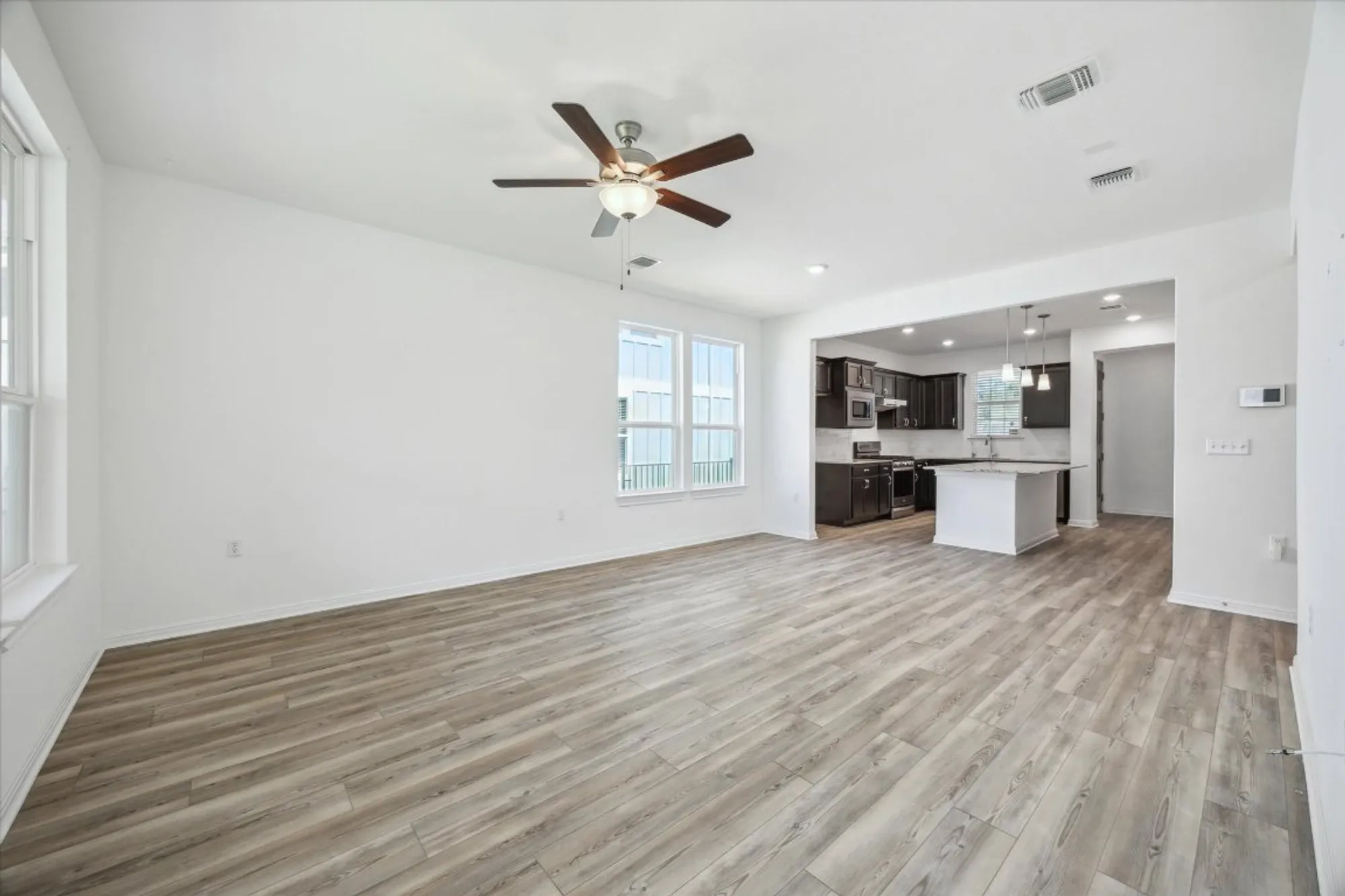 Property Slideshow image 3 of 16 | 813 saratoga ln, Georgetown, TX, 78633