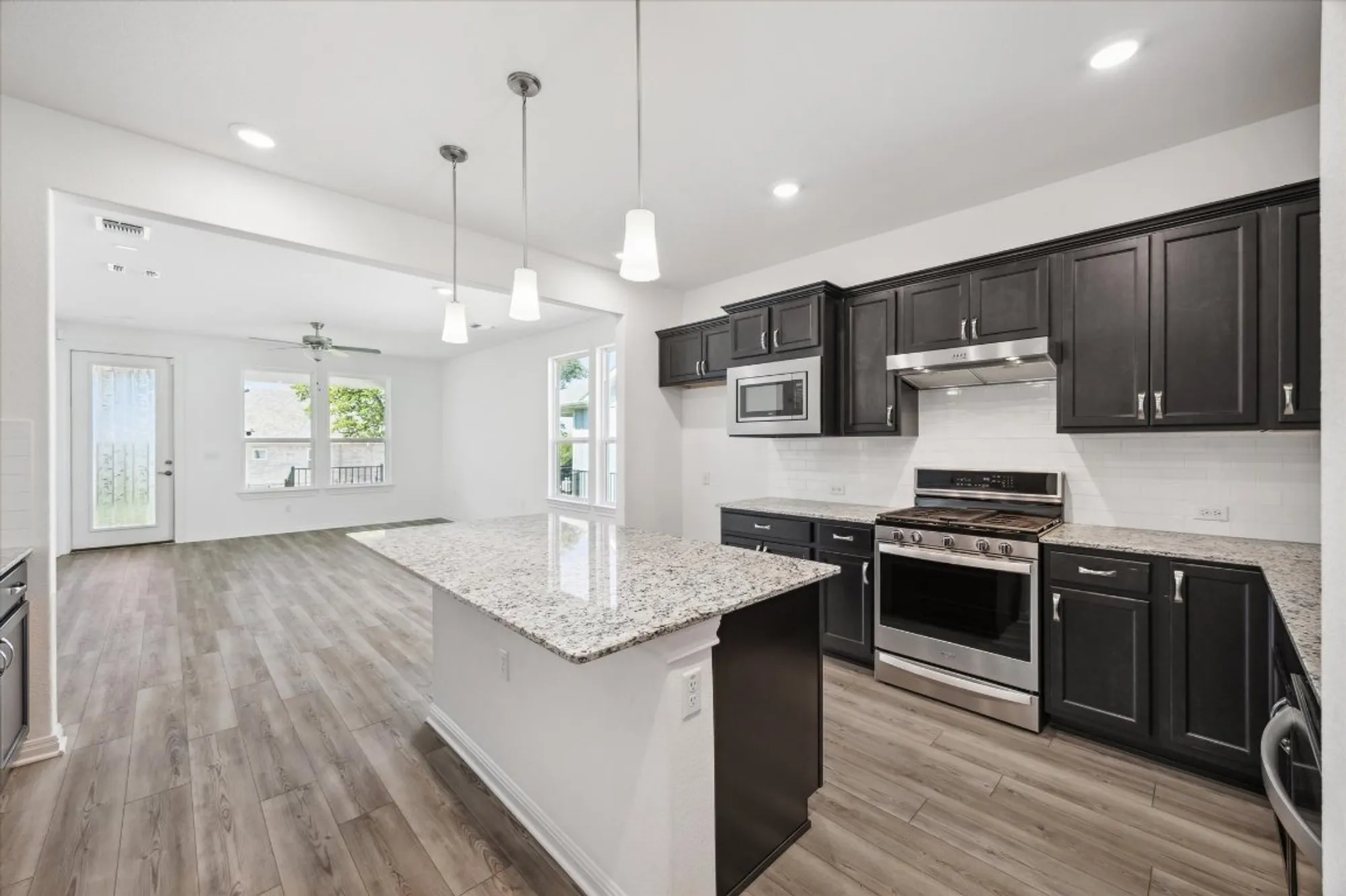 Property Slideshow image 5 of 16 | 813 saratoga ln, Georgetown, TX, 78633