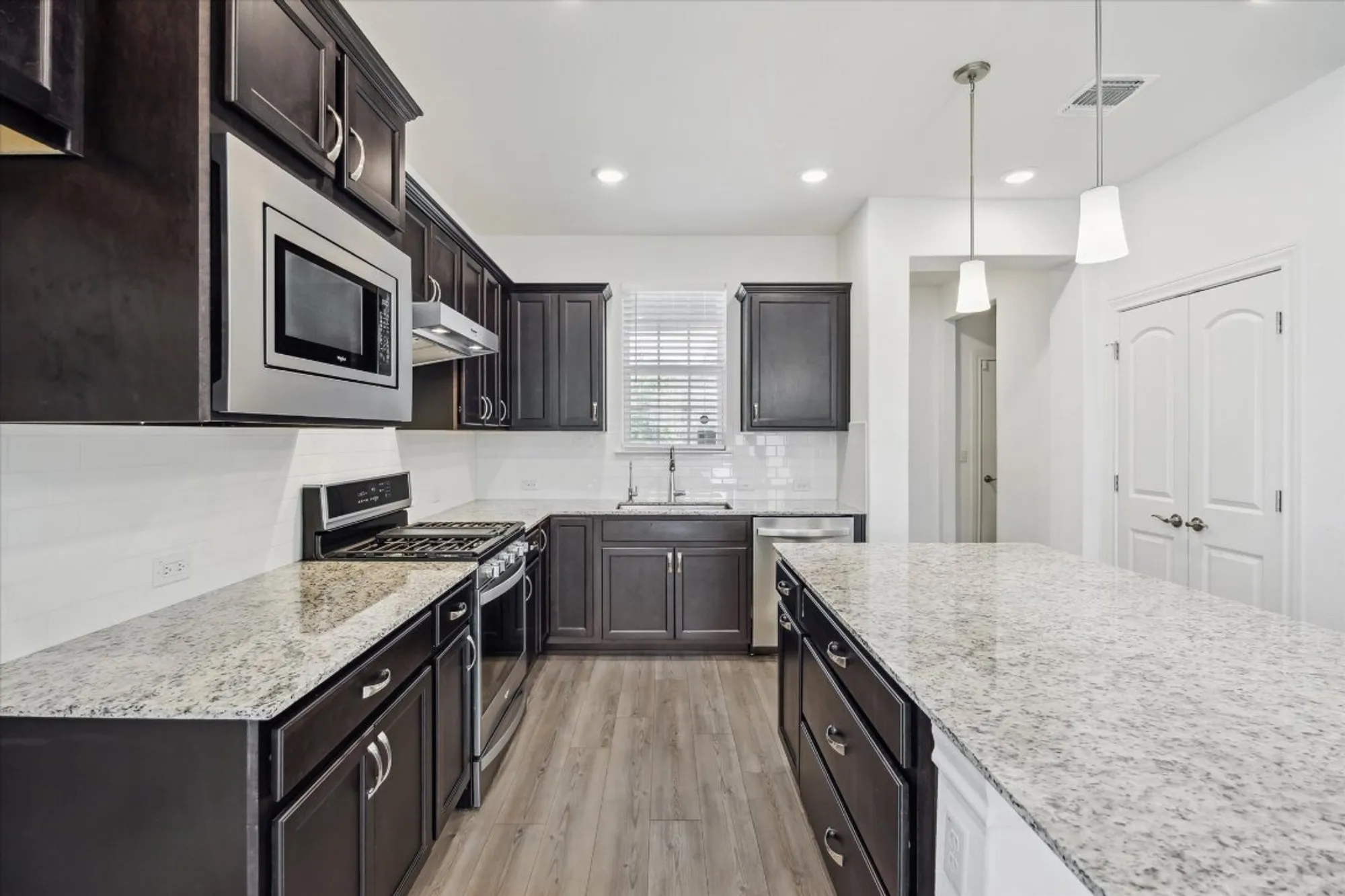 Property Slideshow image 6 of 16 | 813 saratoga ln, Georgetown, TX, 78633