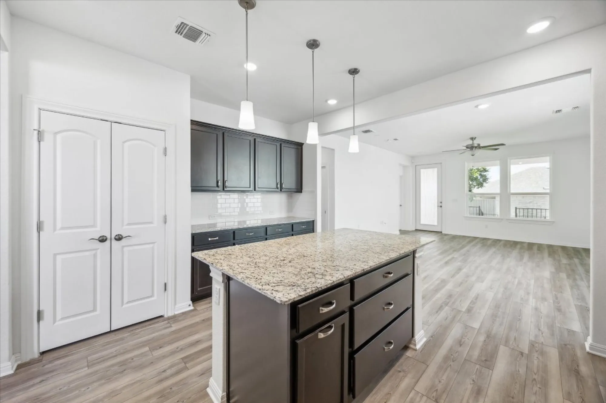 Property Slideshow image 7 of 16 | 813 saratoga ln, Georgetown, TX, 78633