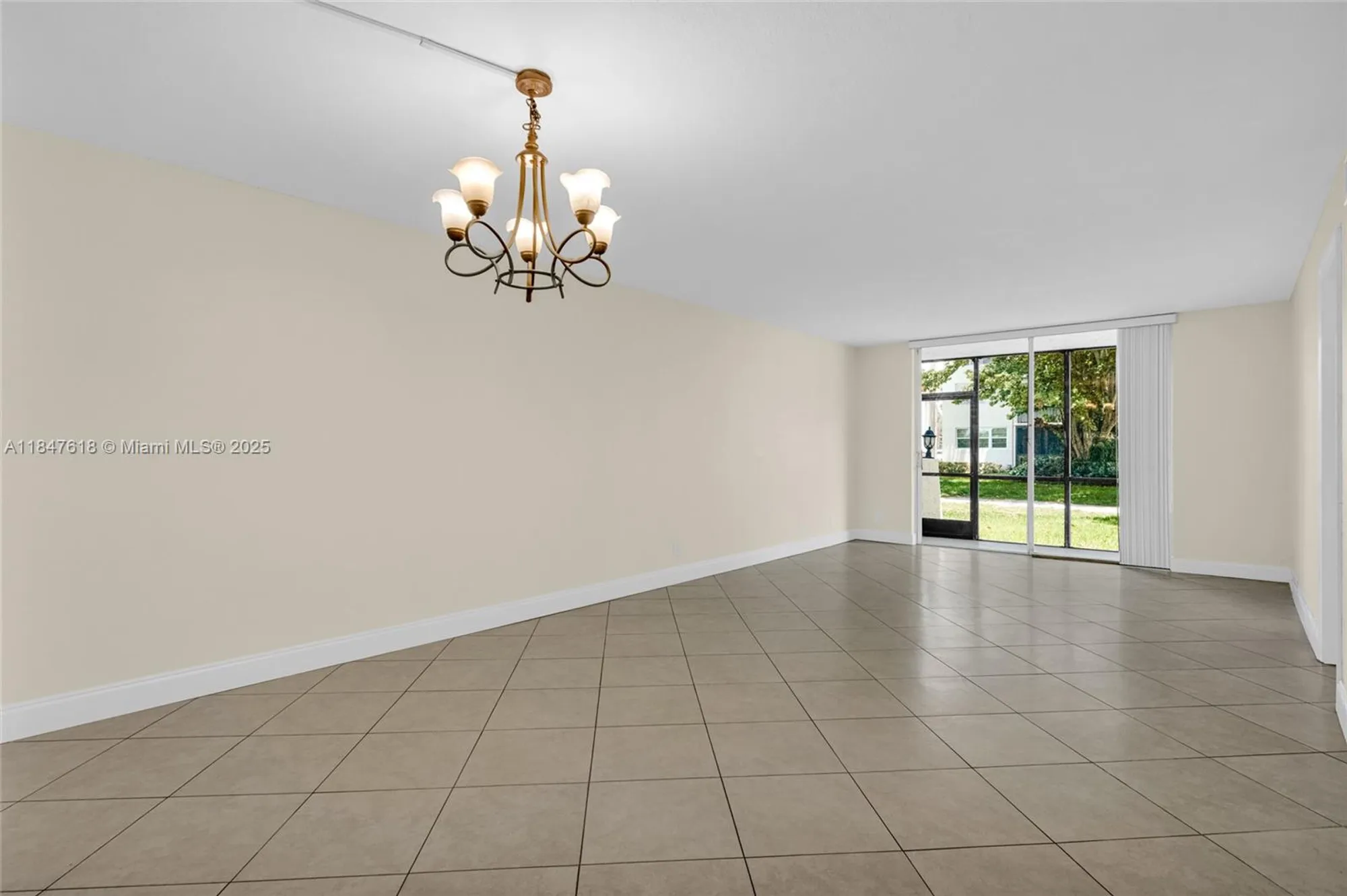 Property Slideshow image 10 of 44 | 681 s hollybrook dr 109, Pembroke Pines, FL, 33025