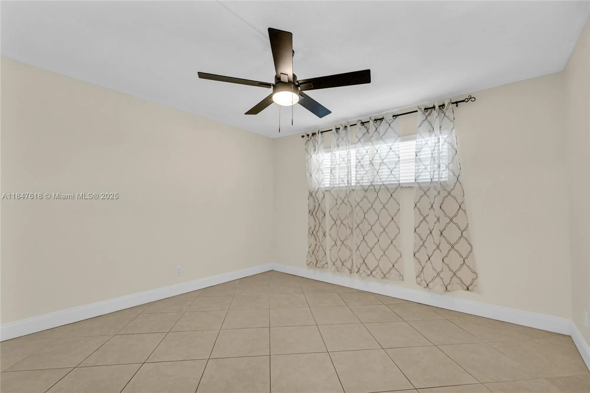 Property Slideshow image 11 of 44 | 681 s hollybrook dr 109, Pembroke Pines, FL, 33025