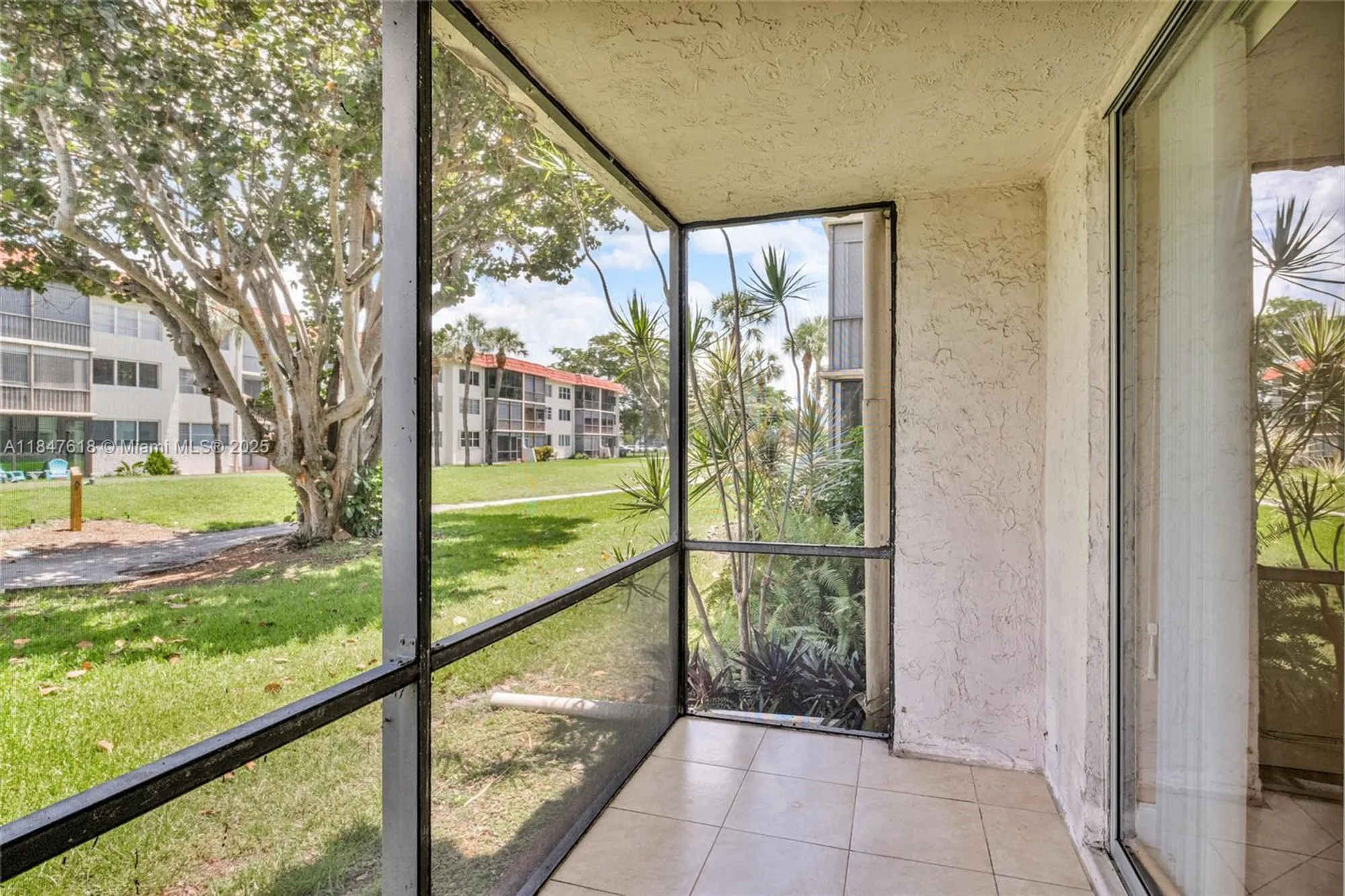 Property Slideshow image 20 of 44 | 681 s hollybrook dr 109, Pembroke Pines, FL, 33025