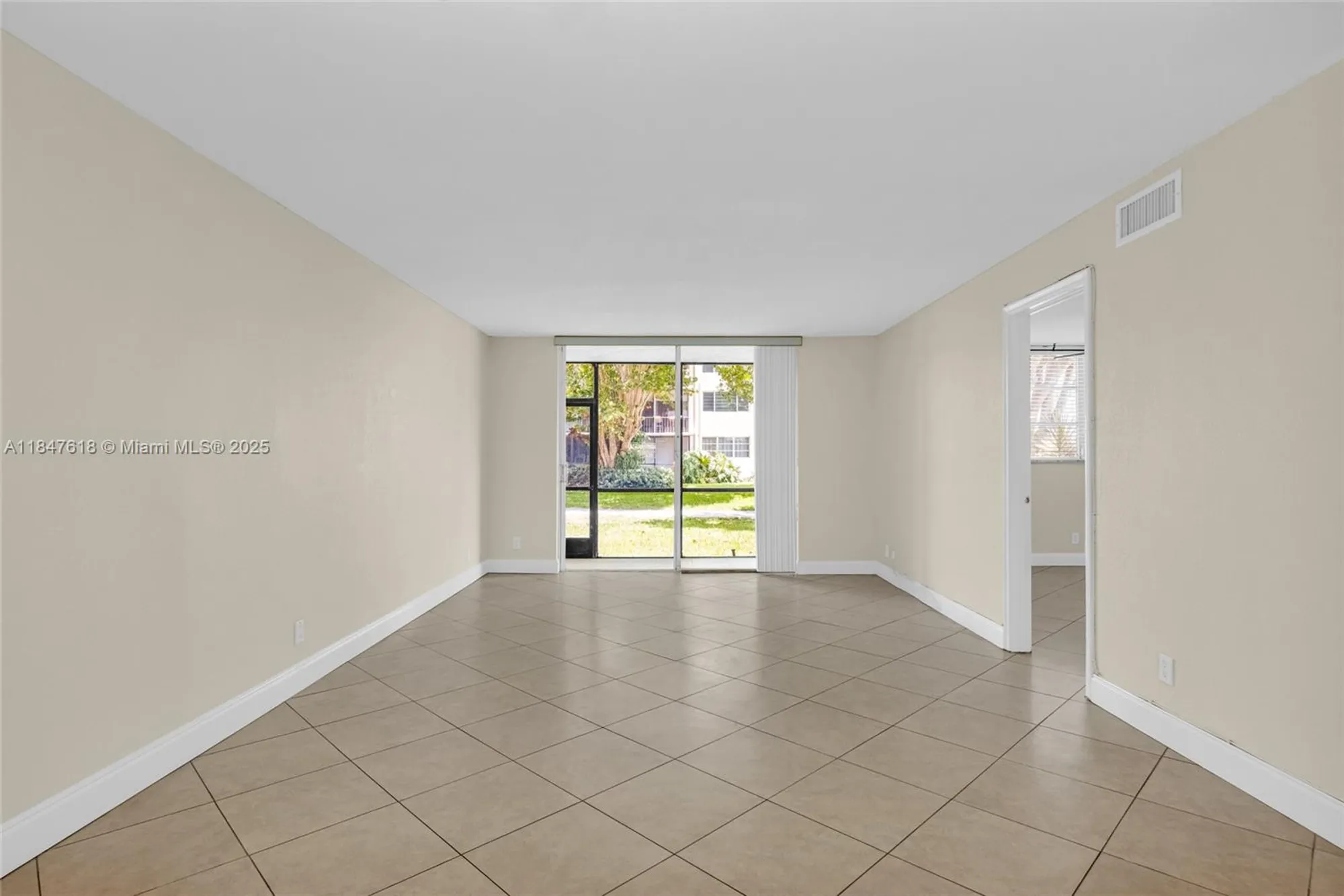 Property Slideshow image 8 of 44 | 681 s hollybrook dr 109, Pembroke Pines, FL, 33025