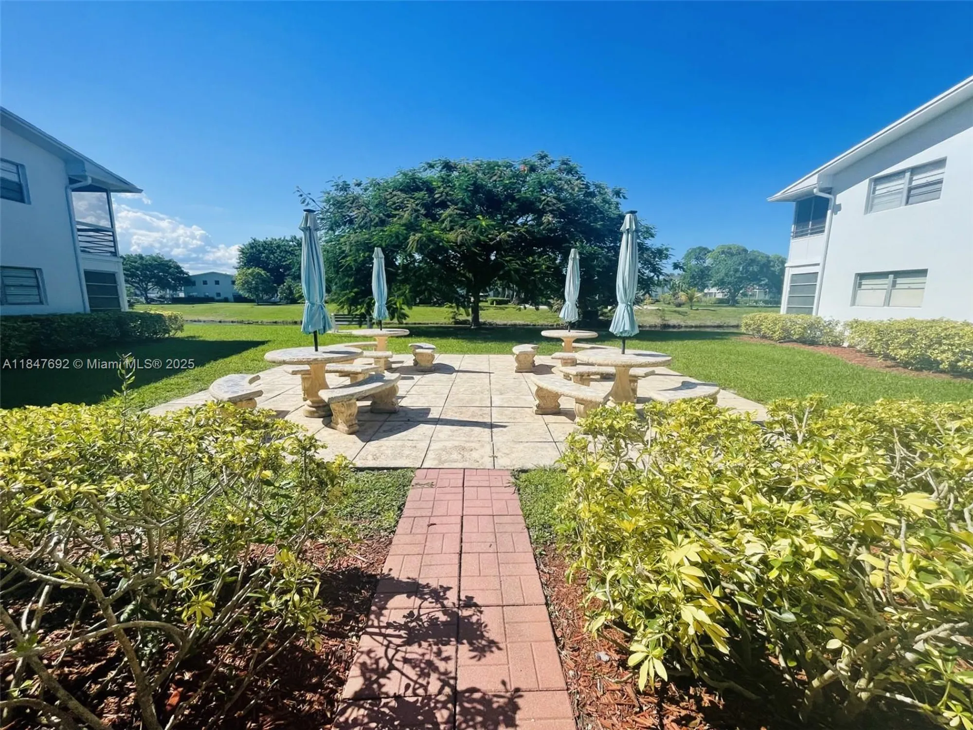 Property Slideshow image 14 of 36 | 293 newport t # 293, Deerfield Beach, FL, 33442