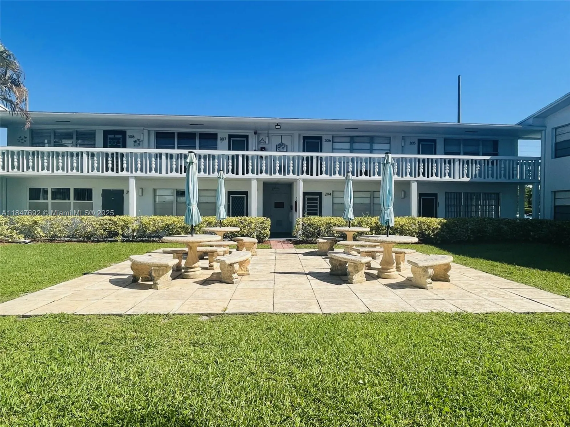 Property Slideshow image 17 of 36 | 293 newport t # 293, Deerfield Beach, FL, 33442