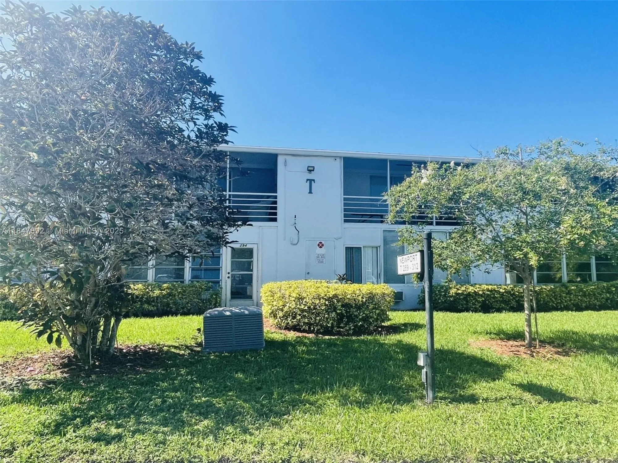 Property Slideshow image 18 of 36 | 293 newport t # 293, Deerfield Beach, FL, 33442