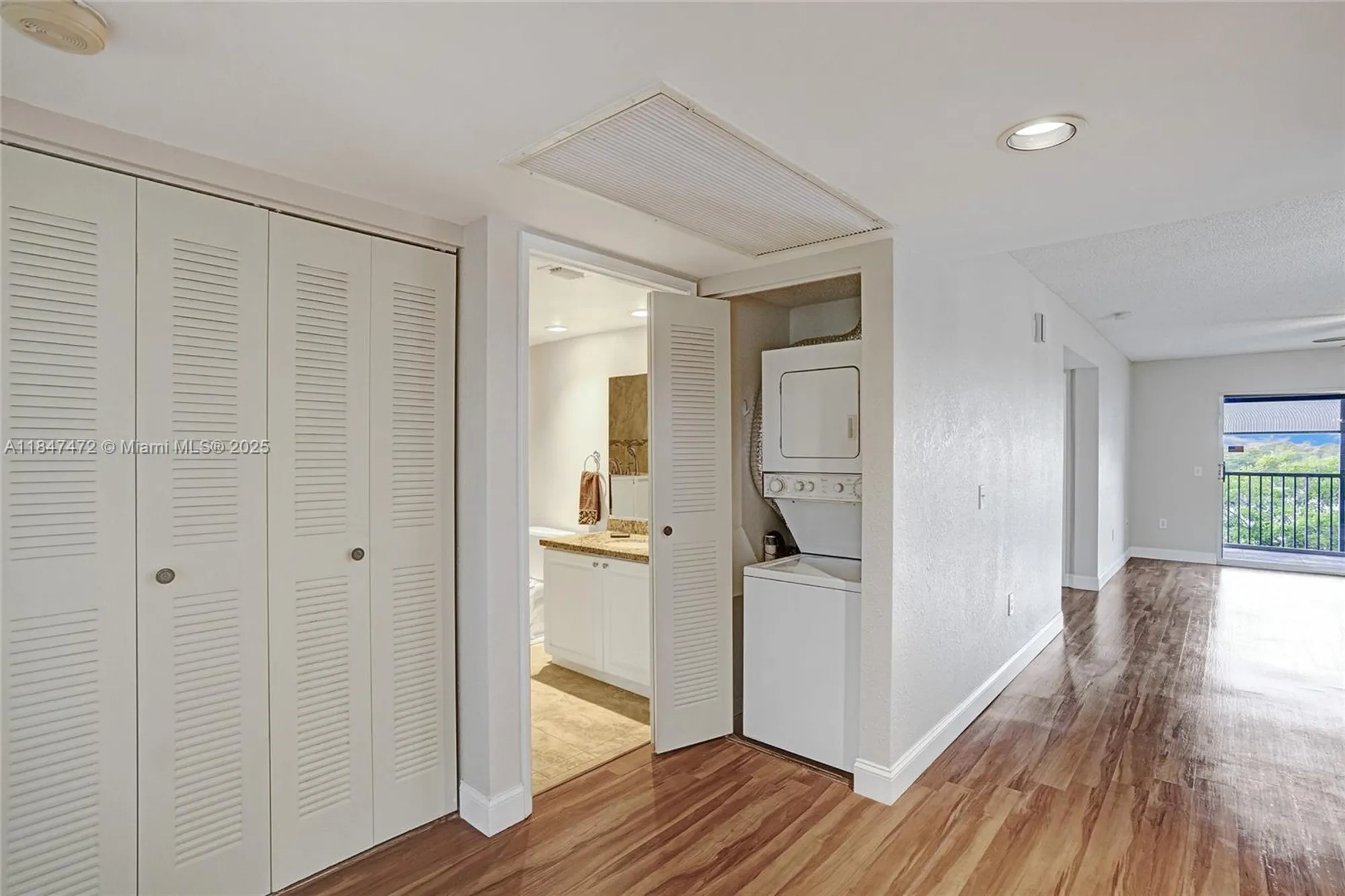 Property Slideshow image 14 of 37 | 13700 sw 14th st d410, Pembroke Pines, FL, 33027