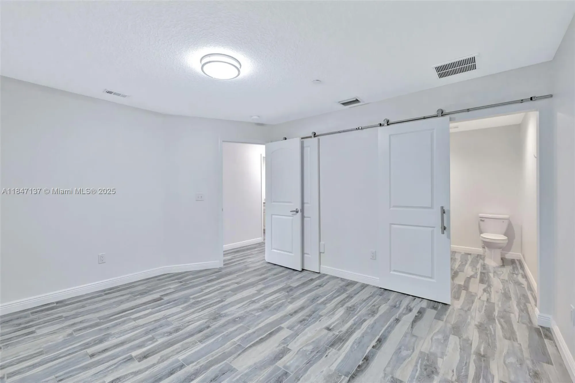 Property Slideshow image 19 of 62 | 2929 se ocean blvd apt f6, Stuart, FL, 34996
