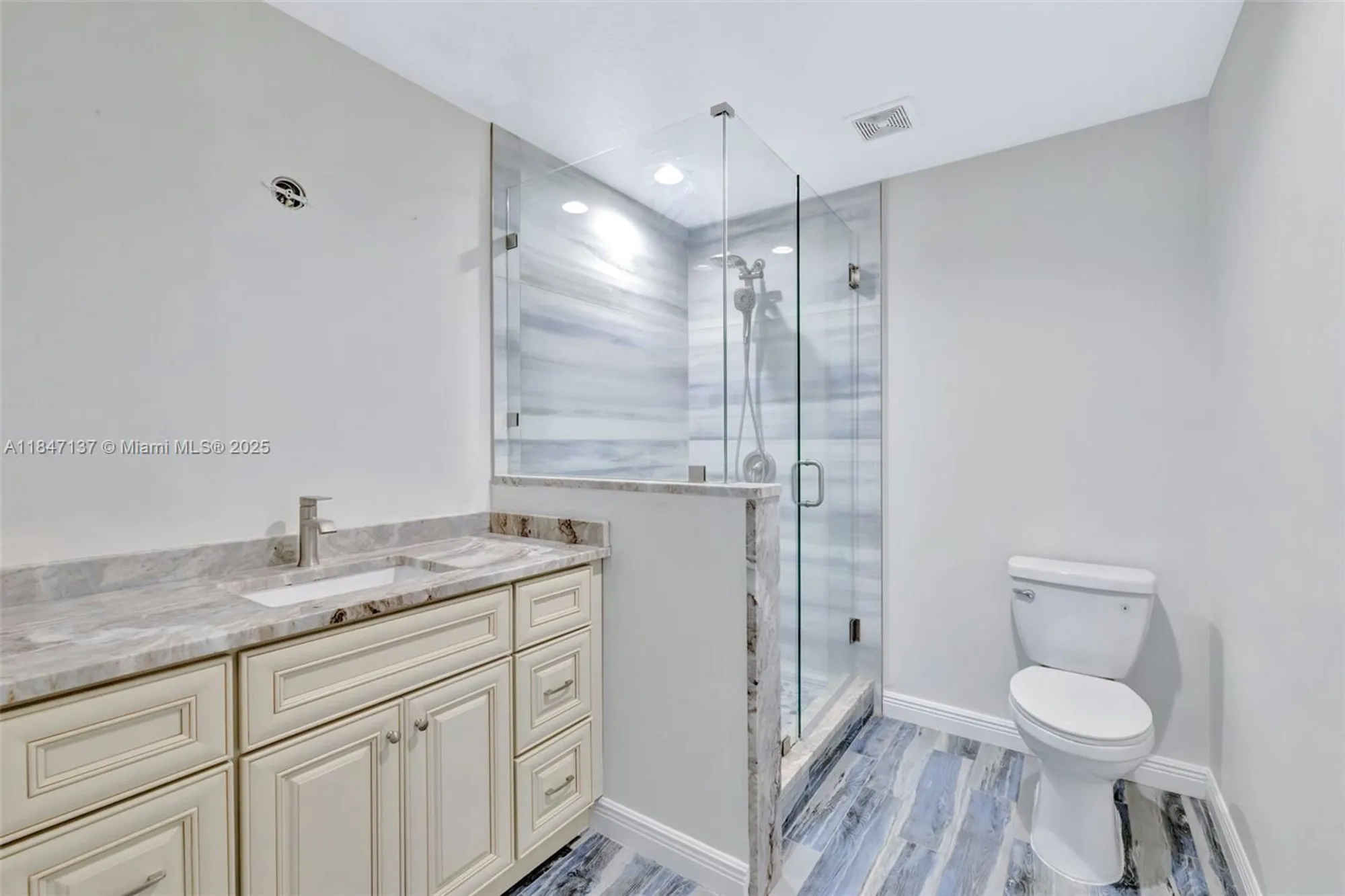 Property Slideshow image 11 of 62 | 2929 se ocean blvd apt f6, Stuart, FL, 34996