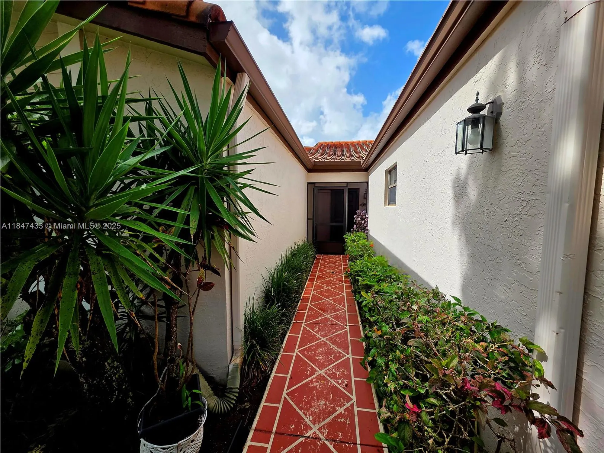 Property Slideshow image 2 of 41 | 6220 kings gate cir, Delray Beach, FL, 33484