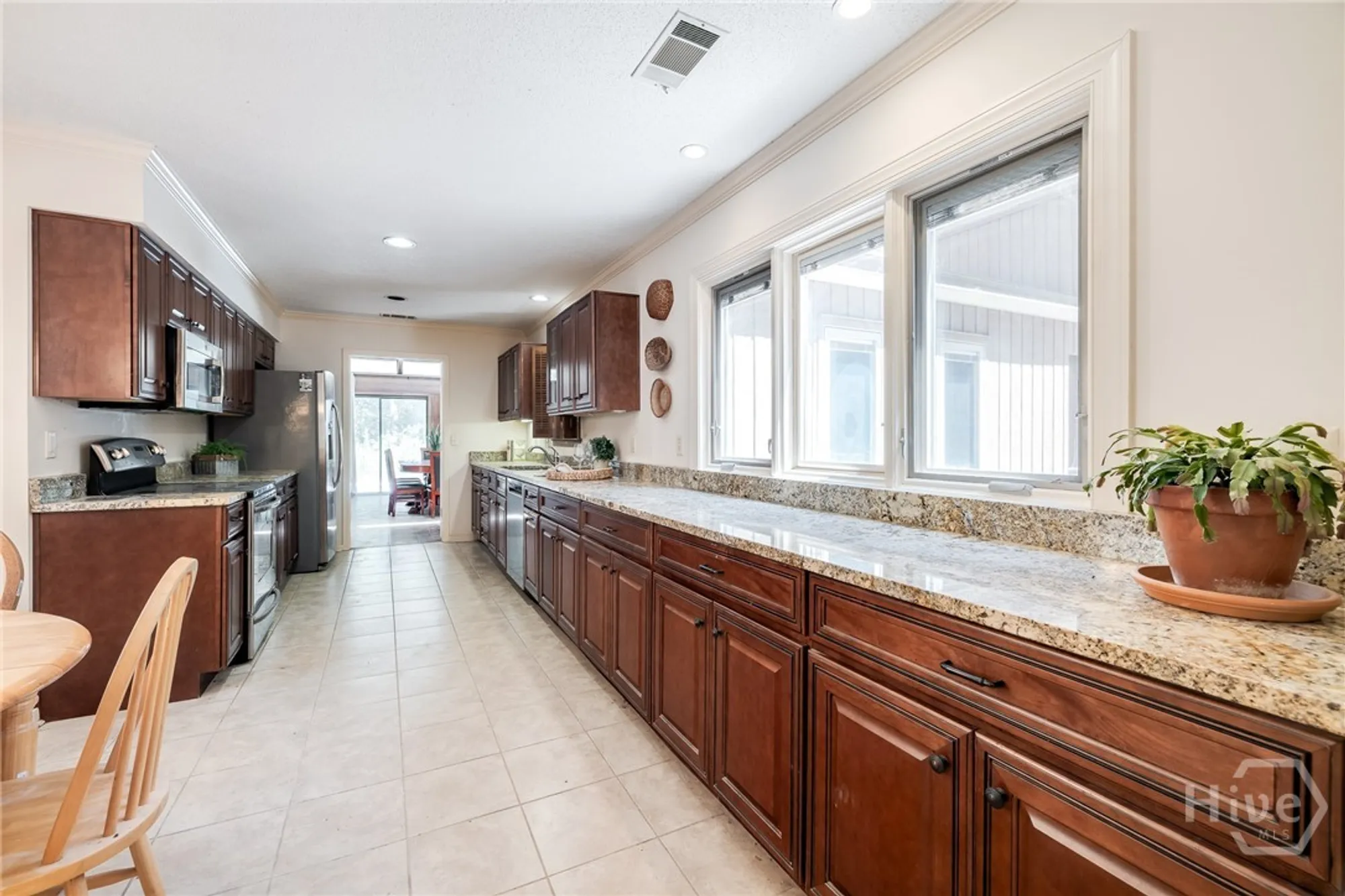 Property Slideshow image 14 of 35 | 115 wickersham dr, Savannah, GA, 31411