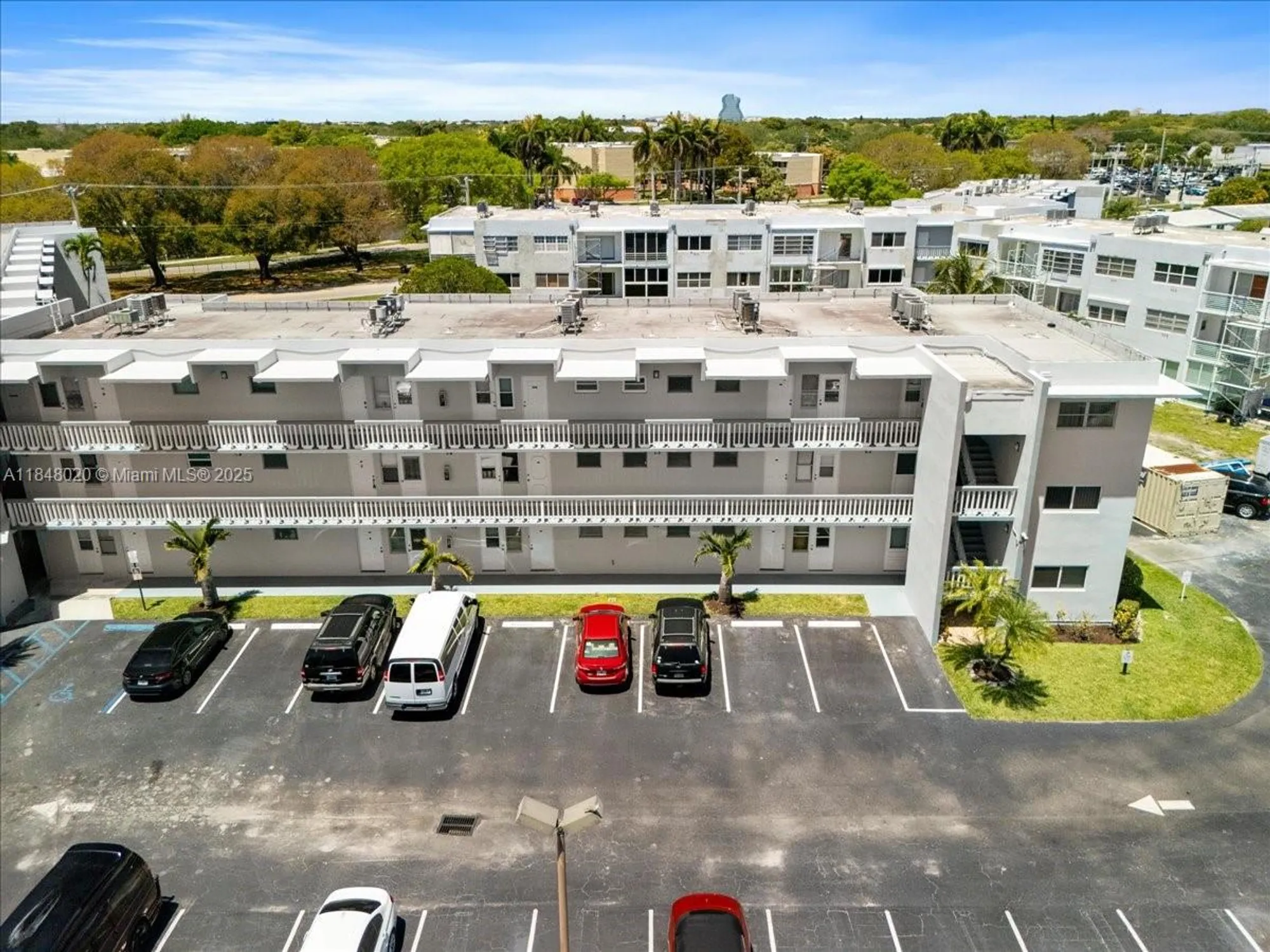 Property Slideshow image 3 of 13 | 2200 park ln apt 306, Hollywood, FL, 33021