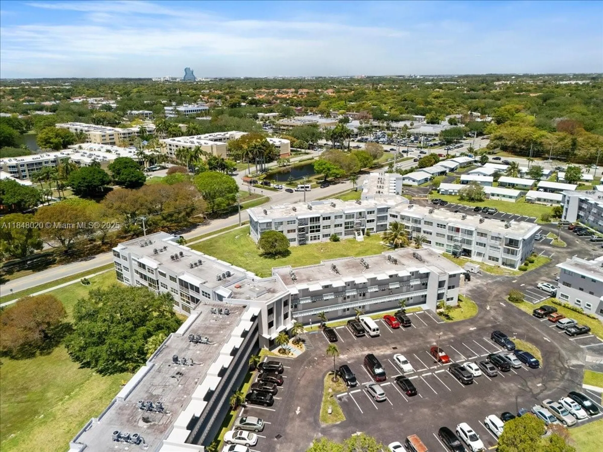 Property Slideshow image 4 of 13 | 2200 park ln apt 306, Hollywood, FL, 33021