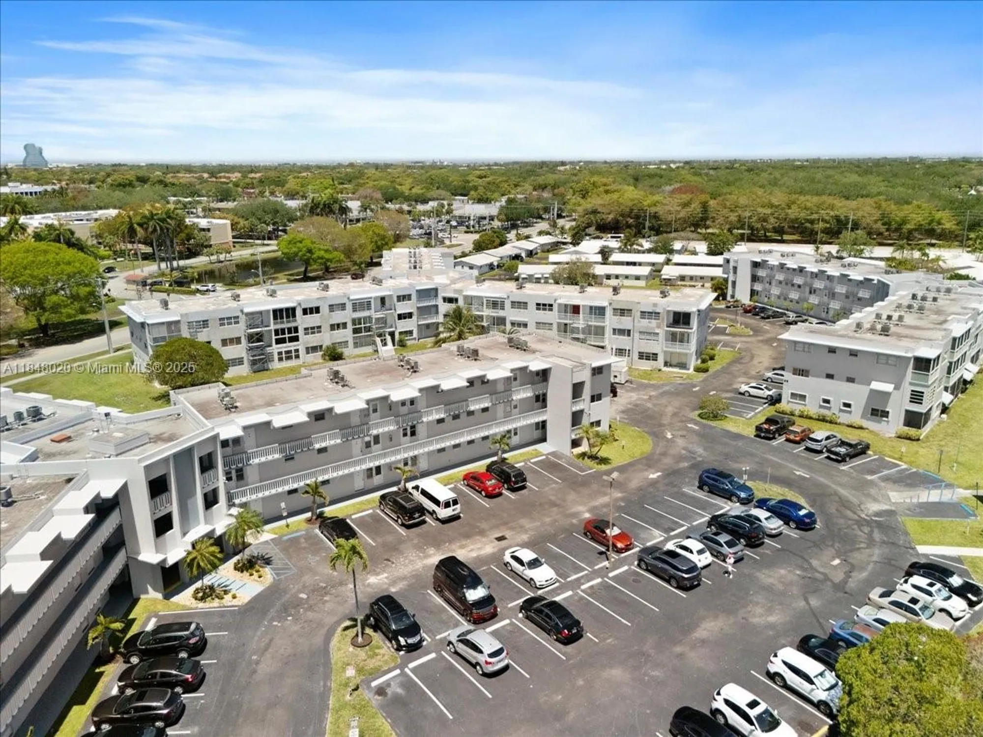 Property Slideshow image 5 of 13 | 2200 park ln apt 306, Hollywood, FL, 33021