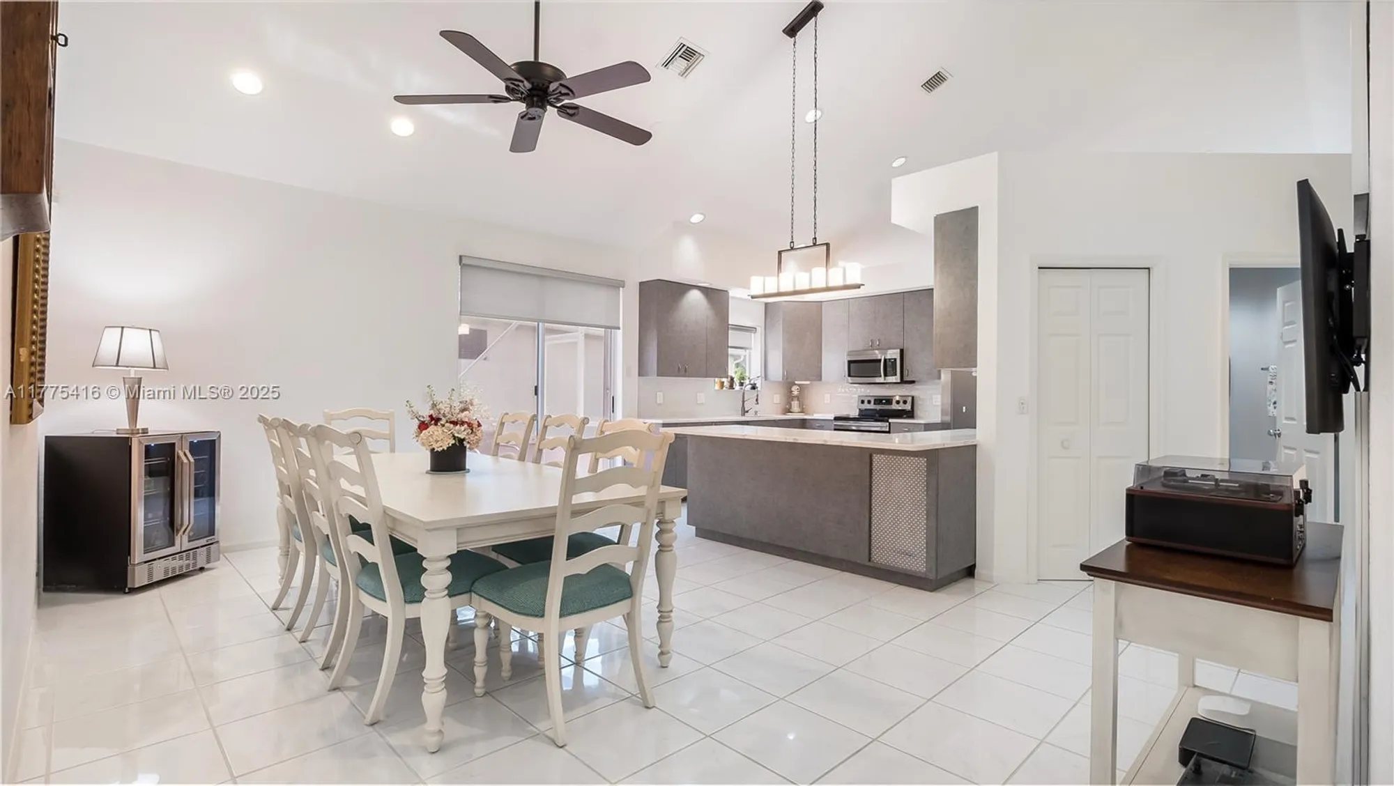 Property Slideshow image 27 of 47 | 11893 fountainside cir, Boynton Beach, FL, 33437