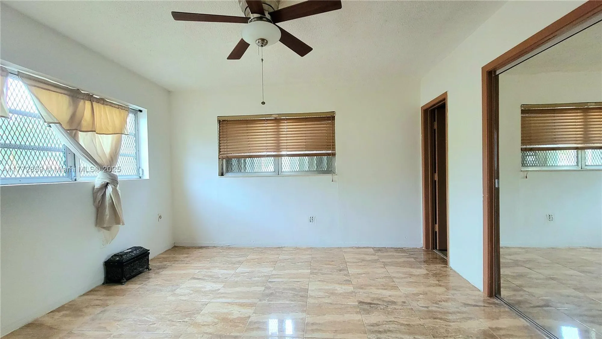 Property Slideshow image 11 of 13 | 300 ne 191st st 201, Miami, FL, 33179