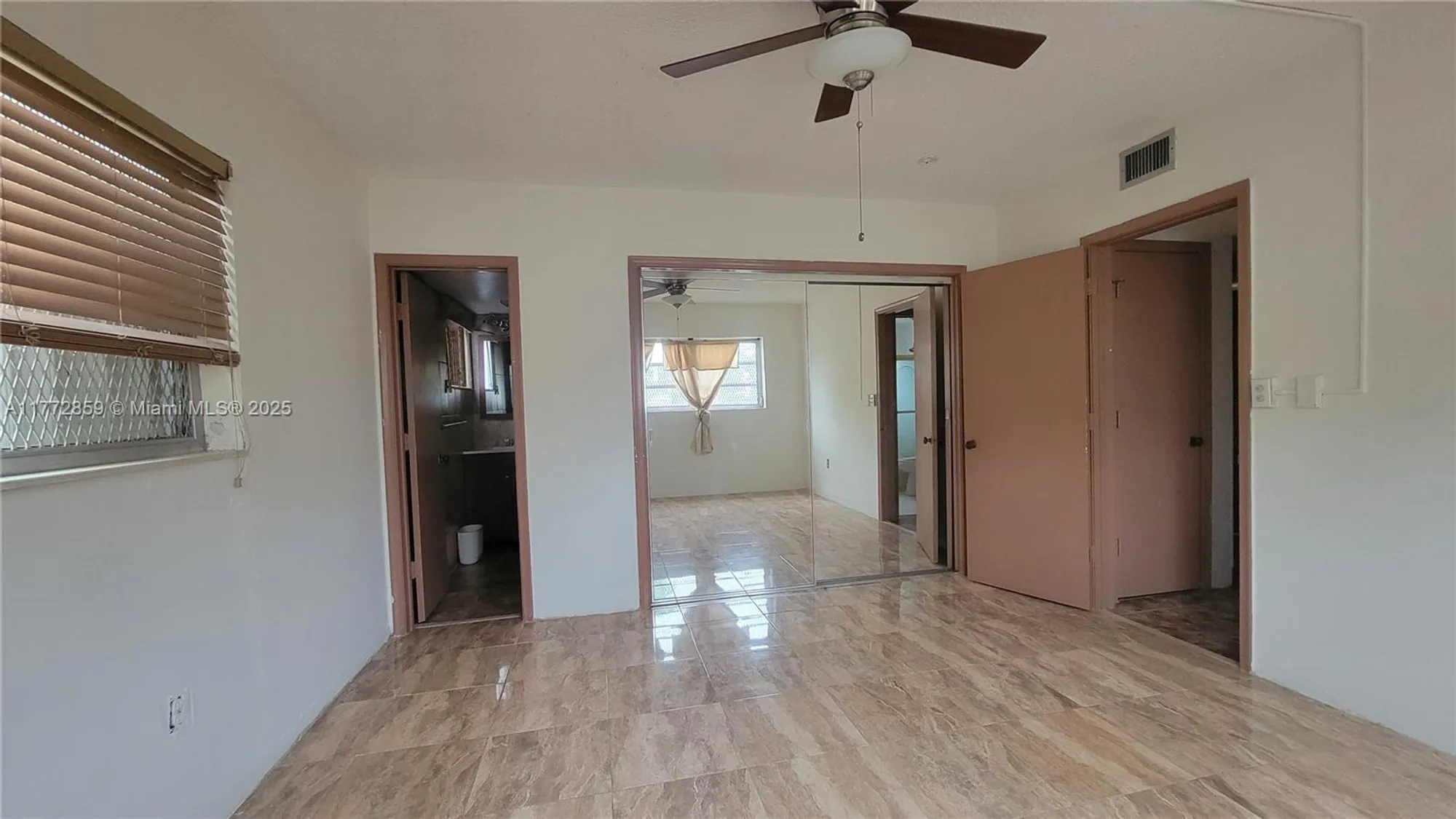 Property Slideshow image 12 of 13 | 300 ne 191st st 201, Miami, FL, 33179