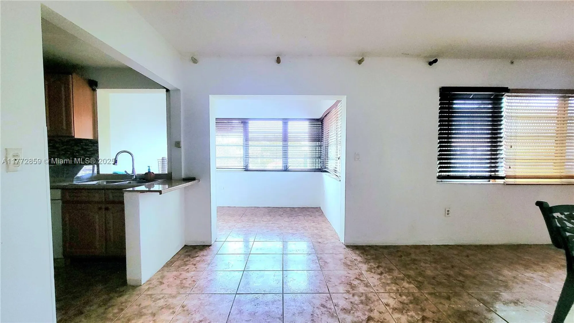 Property Slideshow image 6 of 13 | 300 ne 191st st 201, Miami, FL, 33179