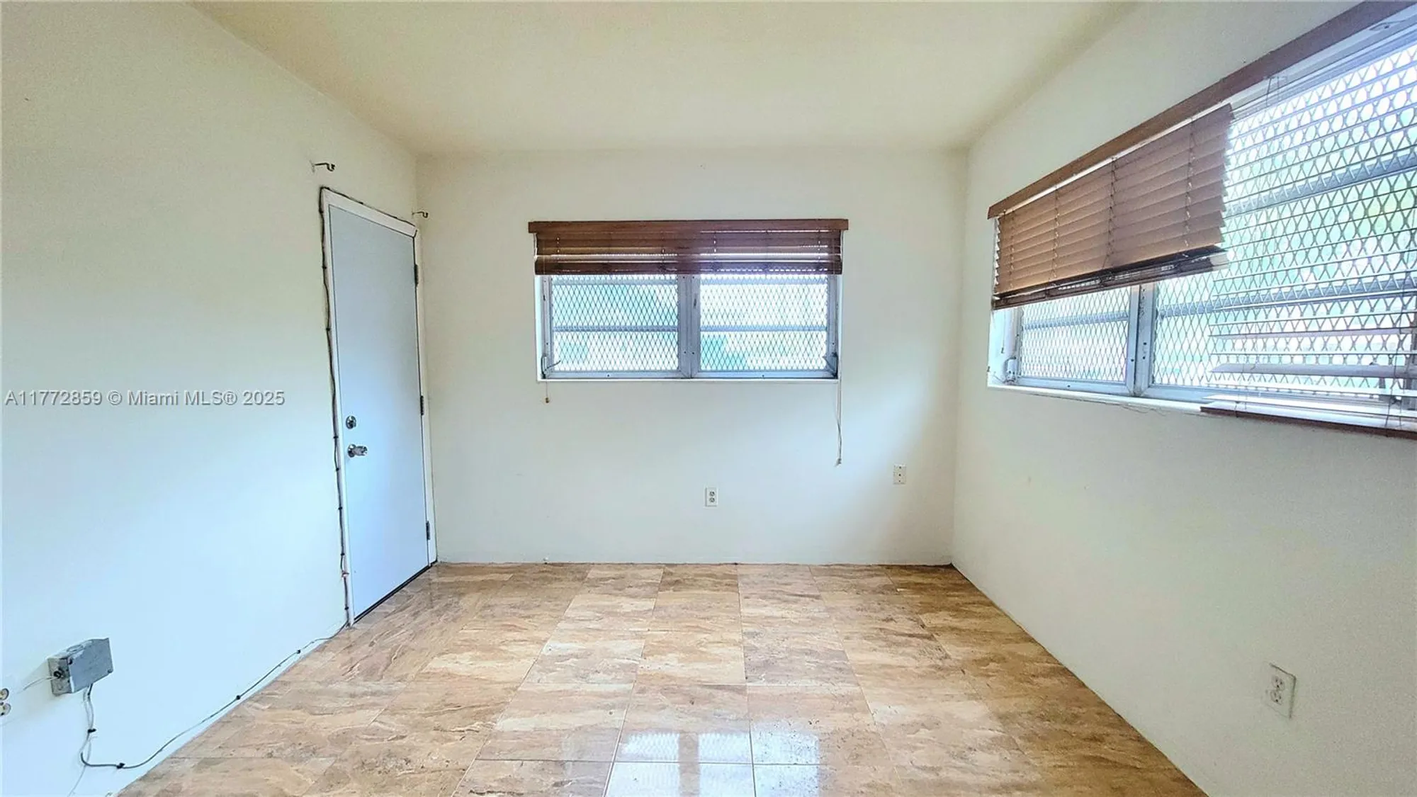 Property Slideshow image 9 of 13 | 300 ne 191st st 201, Miami, FL, 33179