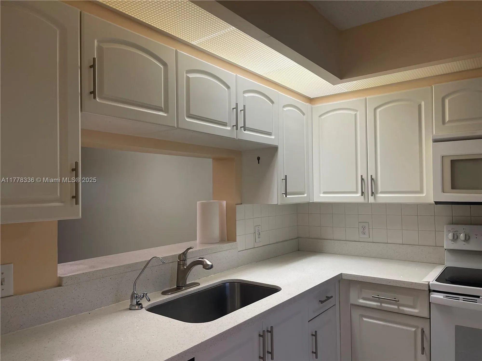 Property Slideshow image 10 of 34 | 950 sw 138th ave apt 102b, Pembroke Pines, FL, 33027