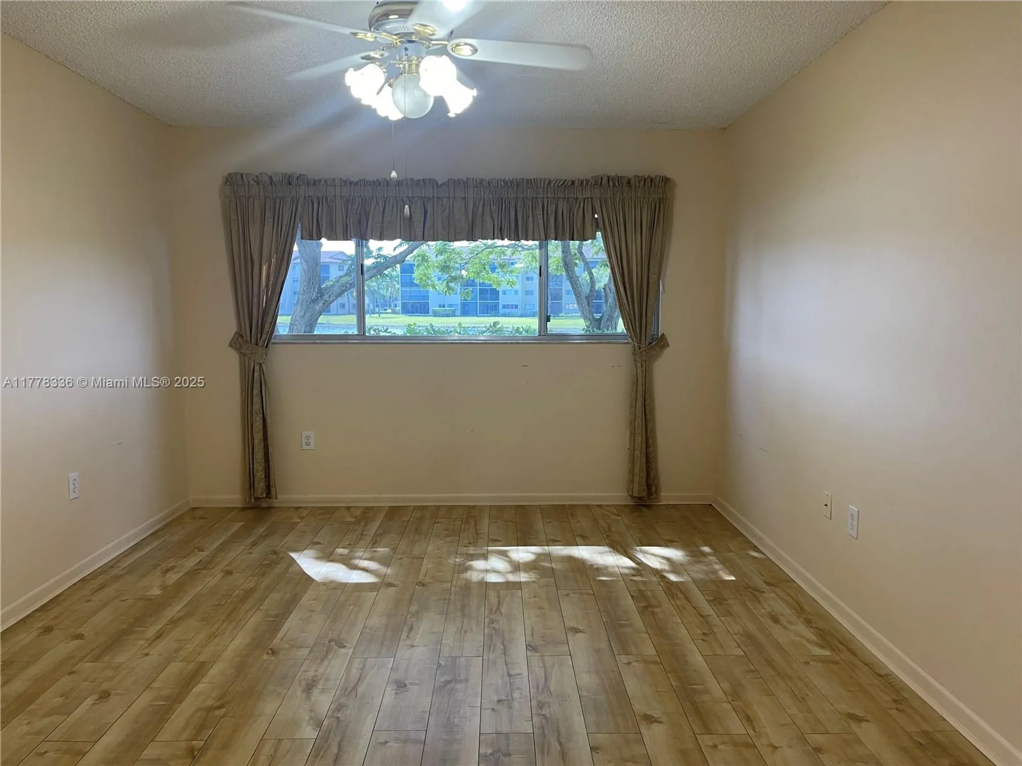 Property Slideshow image 11 of 34 | 950 sw 138th ave apt 102b, Pembroke Pines, FL, 33027