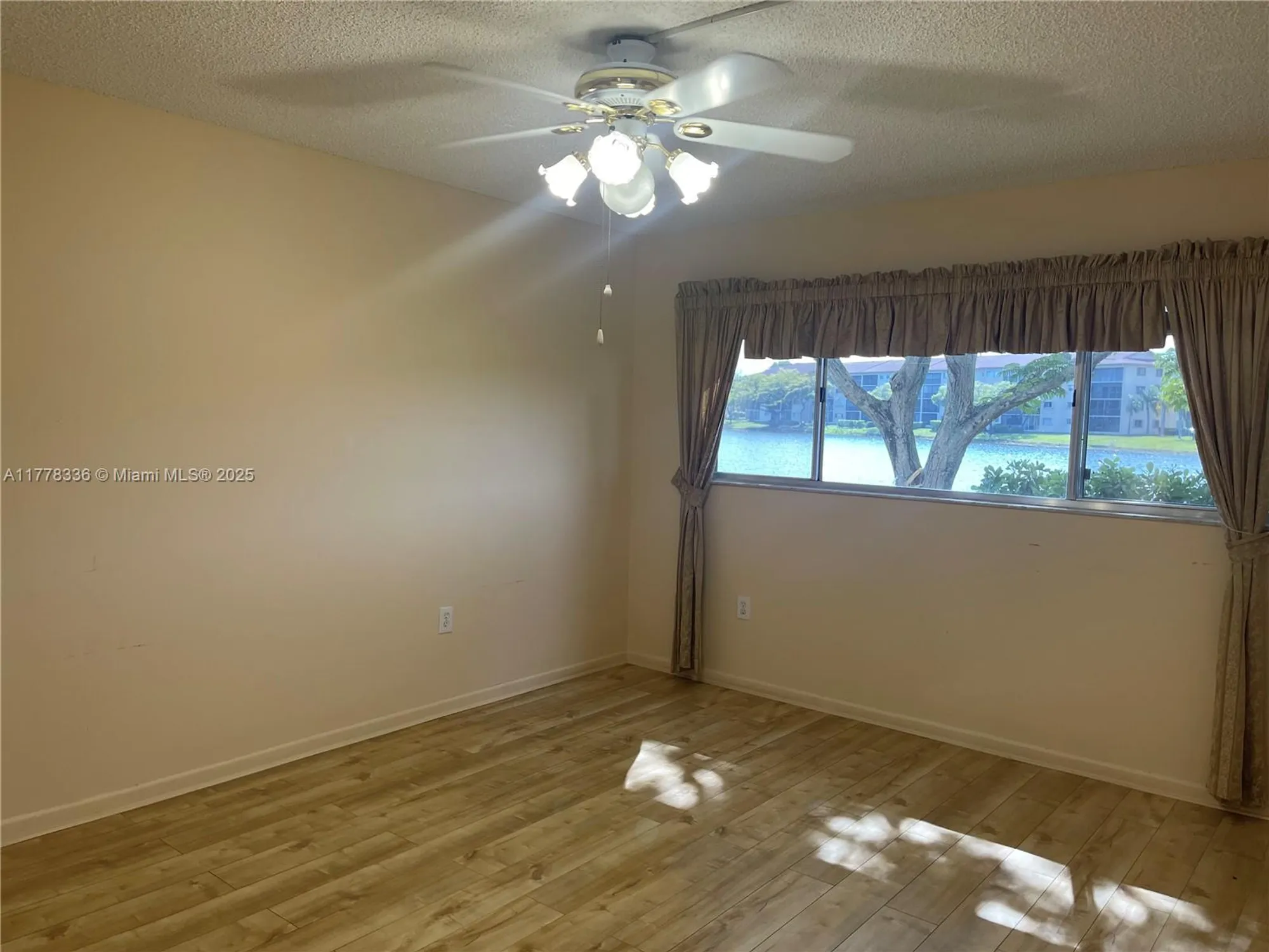 Property Slideshow image 12 of 34 | 950 sw 138th ave apt 102b, Pembroke Pines, FL, 33027