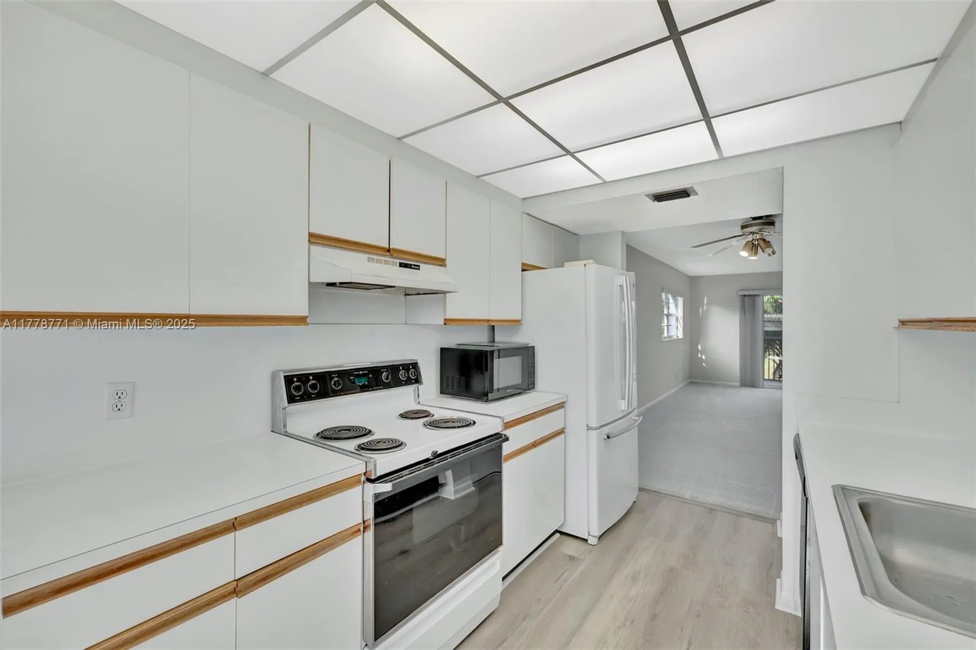 Property Slideshow image 14 of 60 | 12701 sw 13th st 301f, Pembroke Pines, FL, 33027