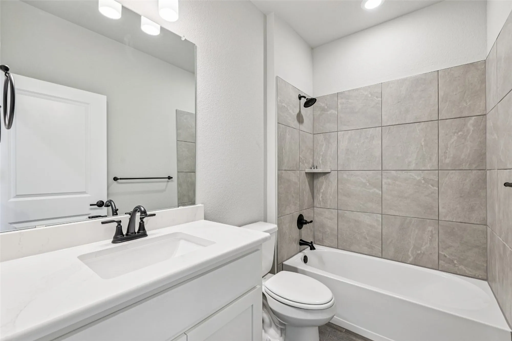 Property Slideshow image 12 of 21 | 103 san luis pass unit 101, San Marcos, TX, 78666