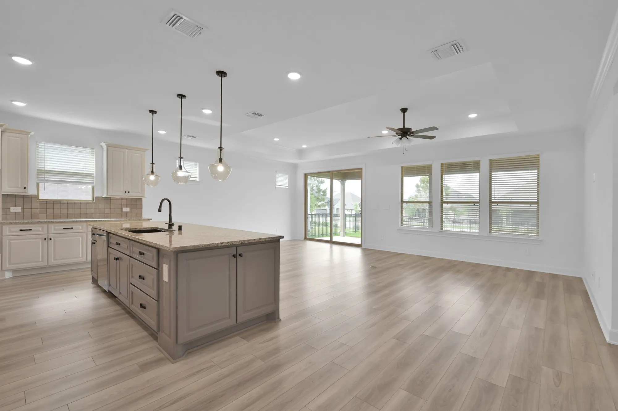 Property Slideshow image 9 of 44 | 9727 rockwell dr, Willis, TX, 77318