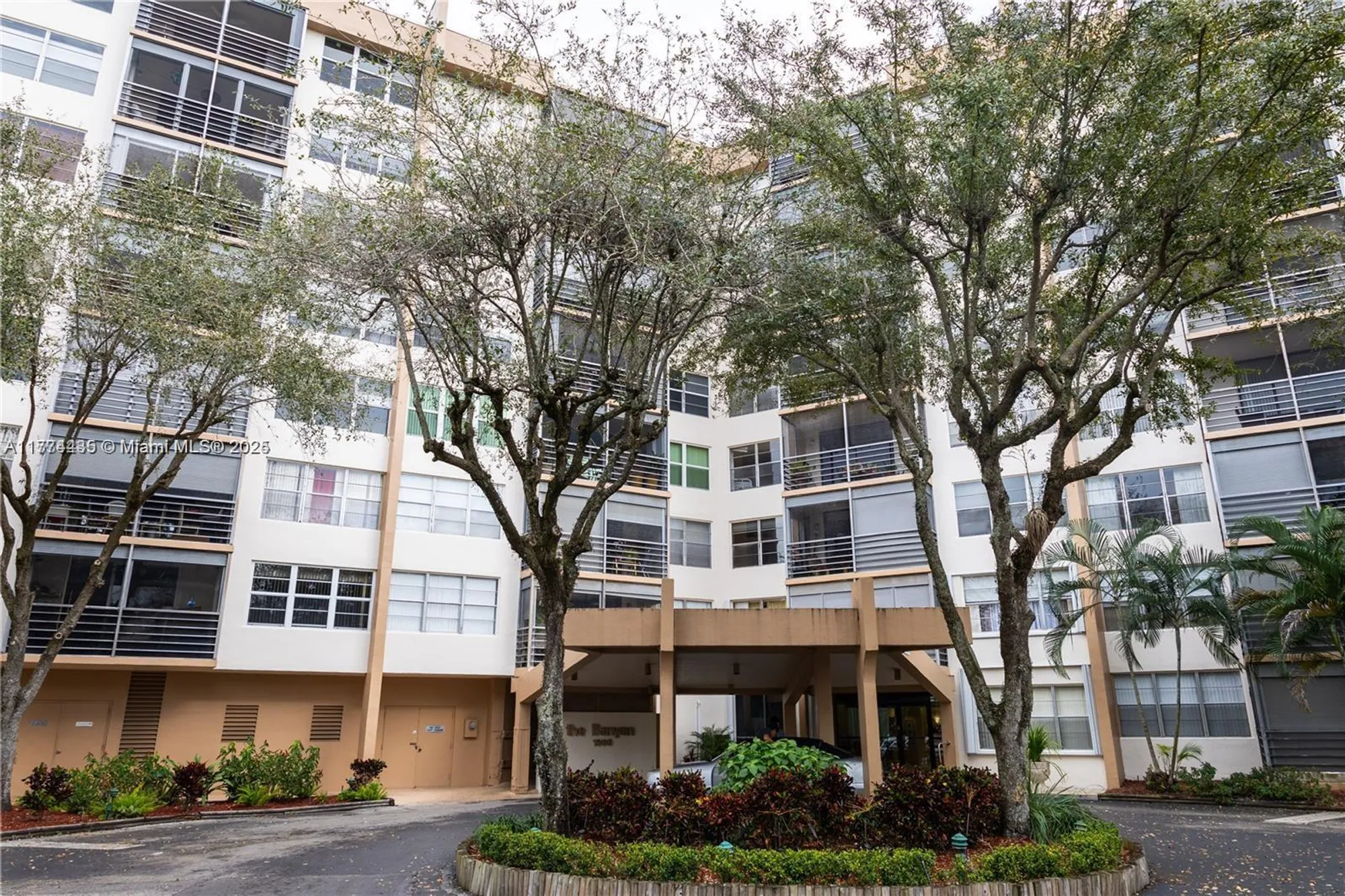 Property Slideshow image 2 of 10 | 1300 saint charles pl ph 21, Pembroke Pines, FL, 33026