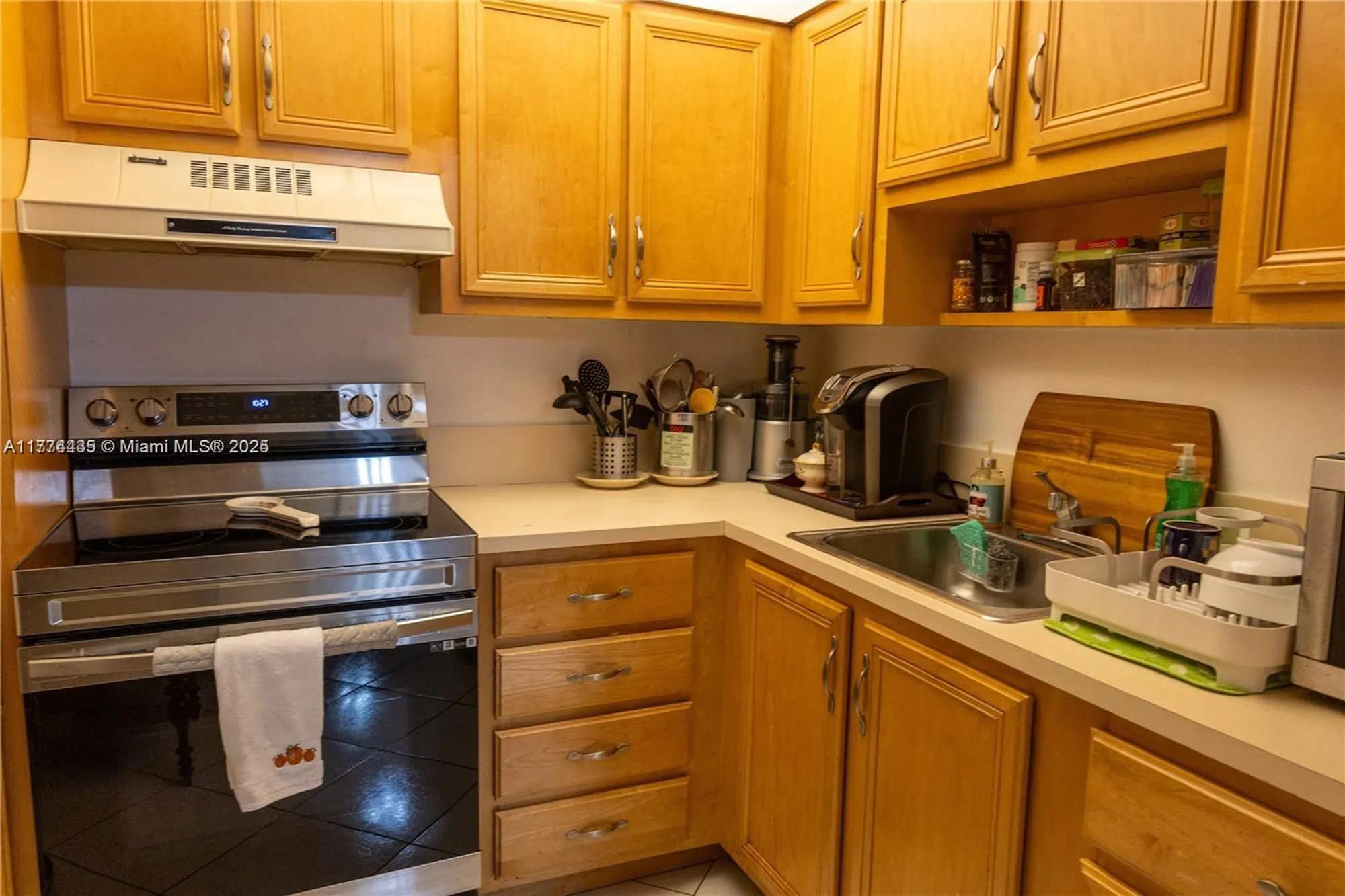 Property Slideshow image 5 of 10 | 1300 saint charles pl ph 21, Pembroke Pines, FL, 33026