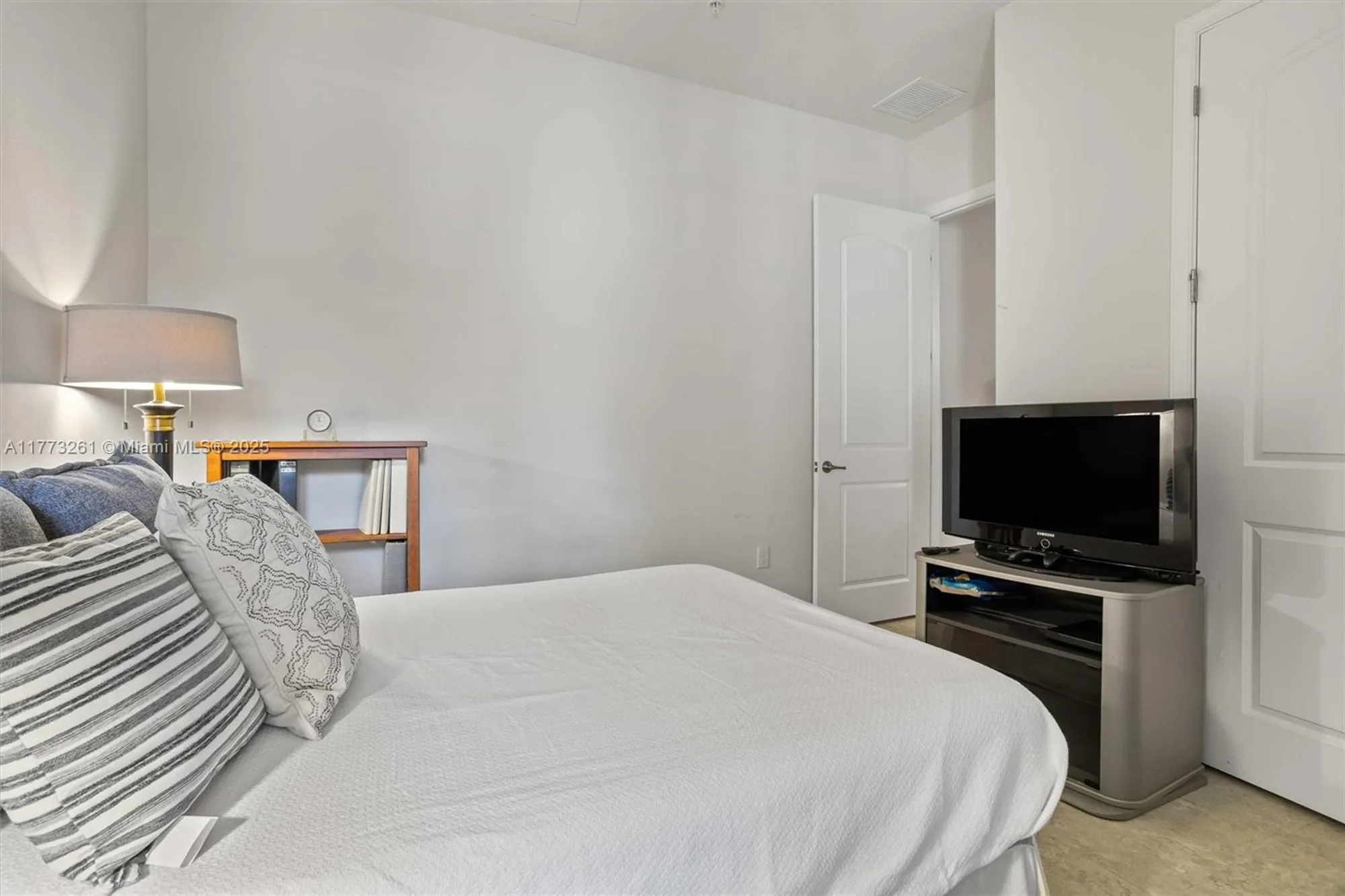 Property Slideshow image 27 of 44 | 21824 canadensis cir # 102, Boca Raton, FL, 33428