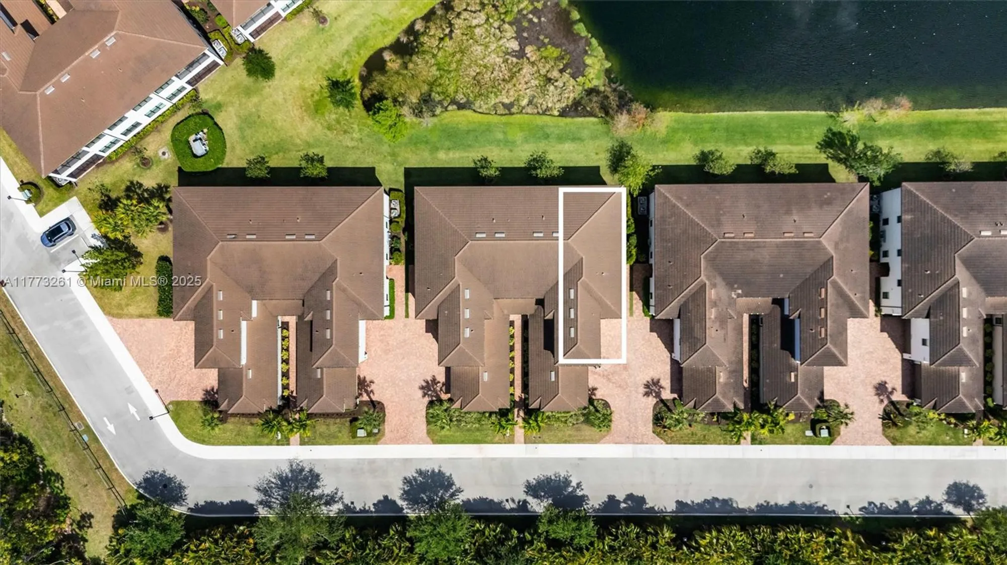 Property Slideshow image 34 of 44 | 21824 canadensis cir # 102, Boca Raton, FL, 33428