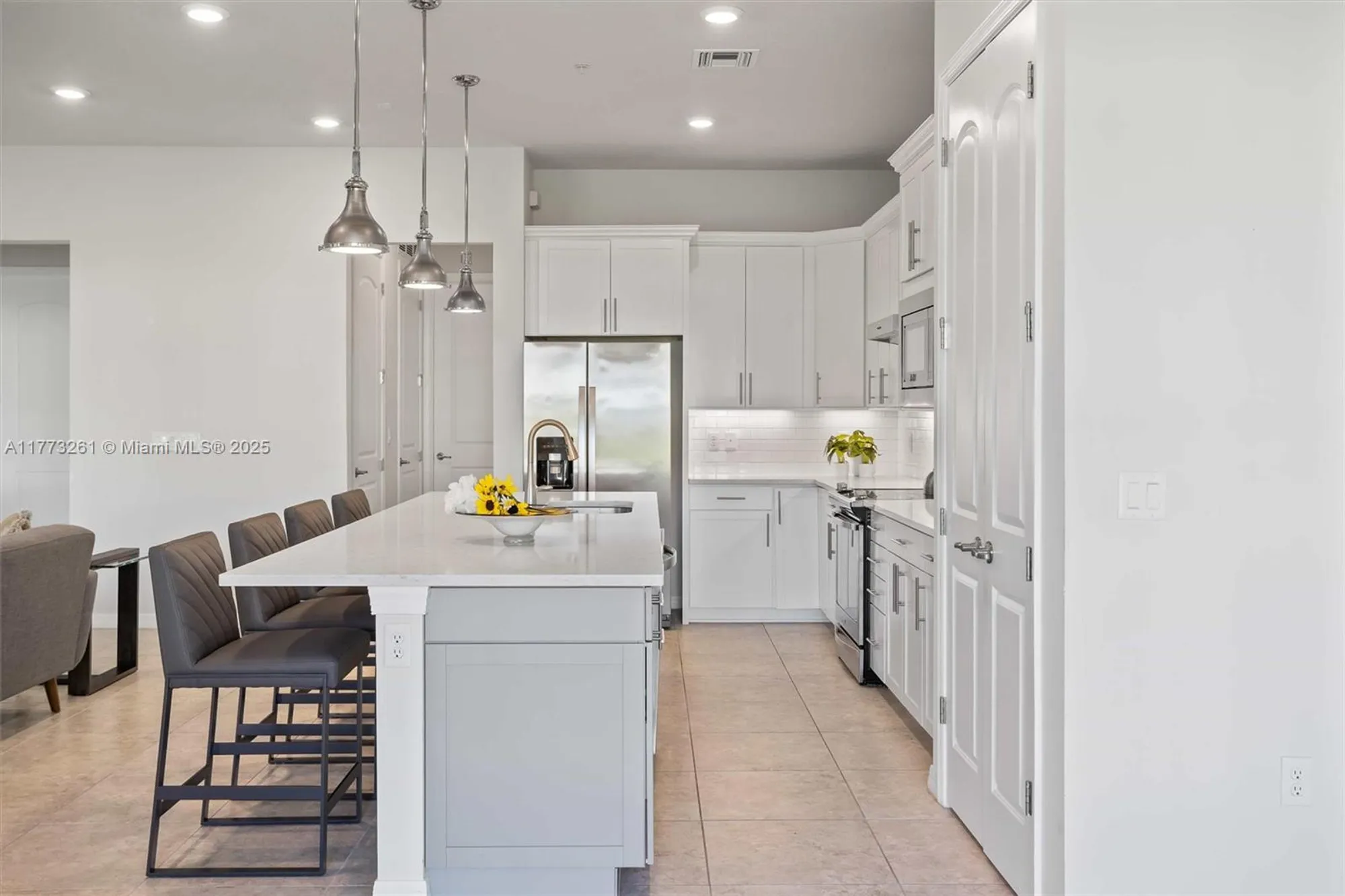 Property Slideshow image 7 of 44 | 21824 canadensis cir # 102, Boca Raton, FL, 33428