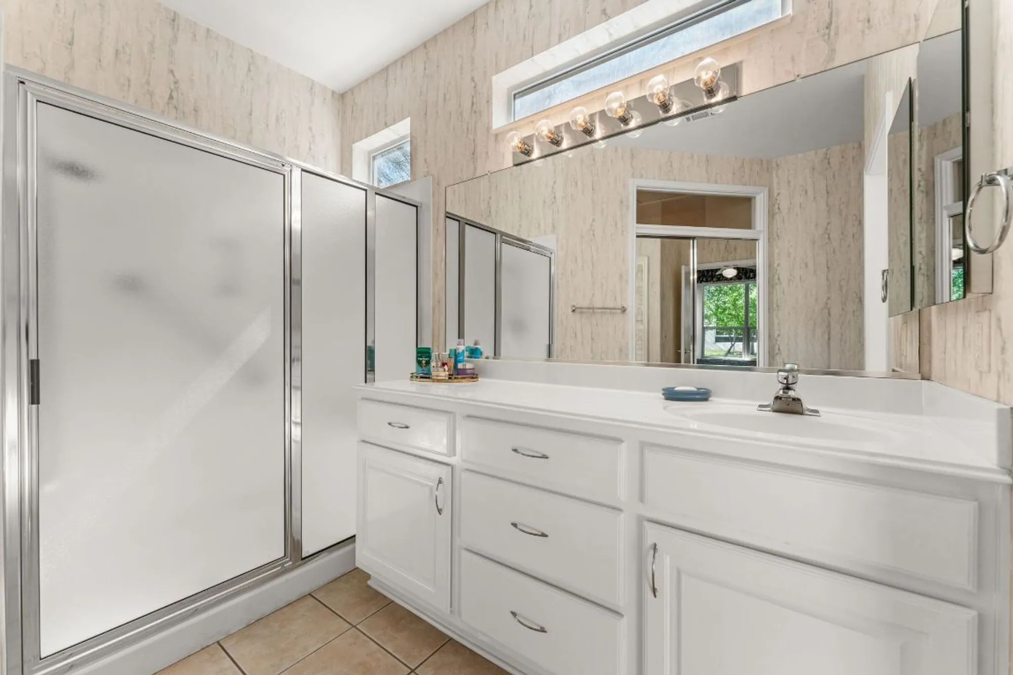 Property Slideshow image 14 of 25 | 191 trail rider way, Georgetown, TX, 78633