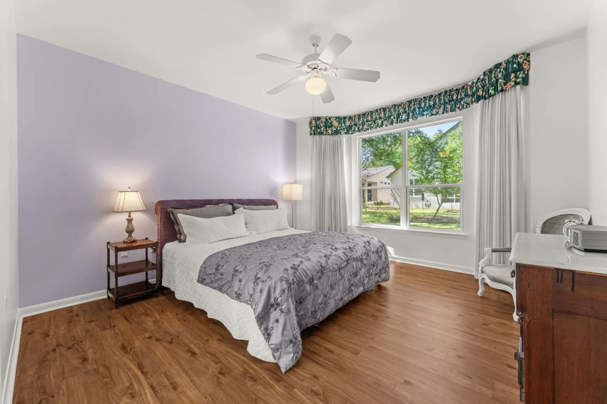 Property Slideshow image 12 of 25 | 191 trail rider way, Georgetown, TX, 78633