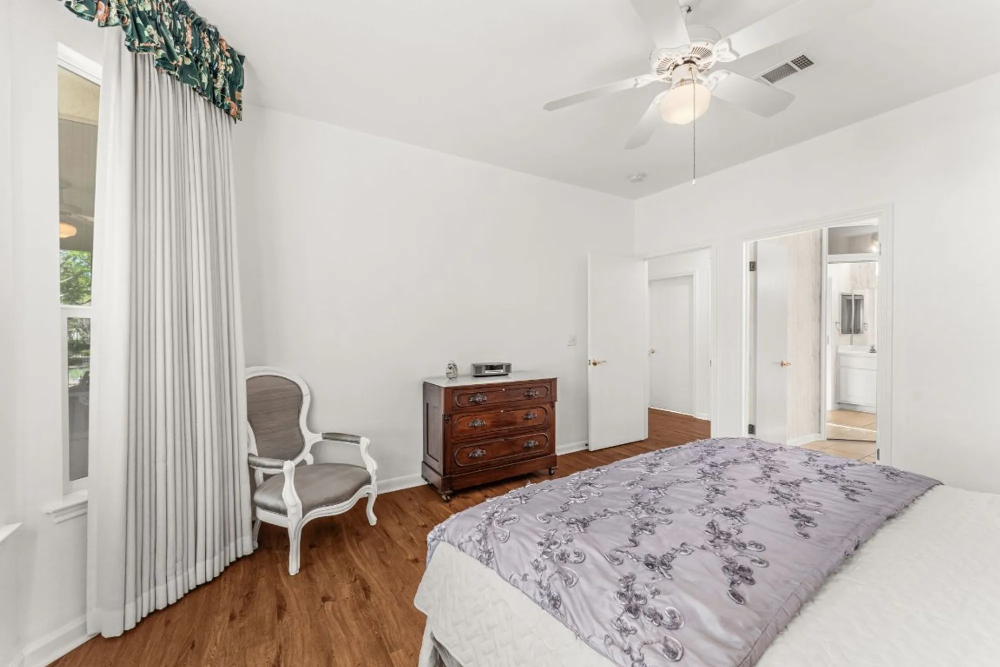 Property Slideshow image 13 of 25 | 191 trail rider way, Georgetown, TX, 78633