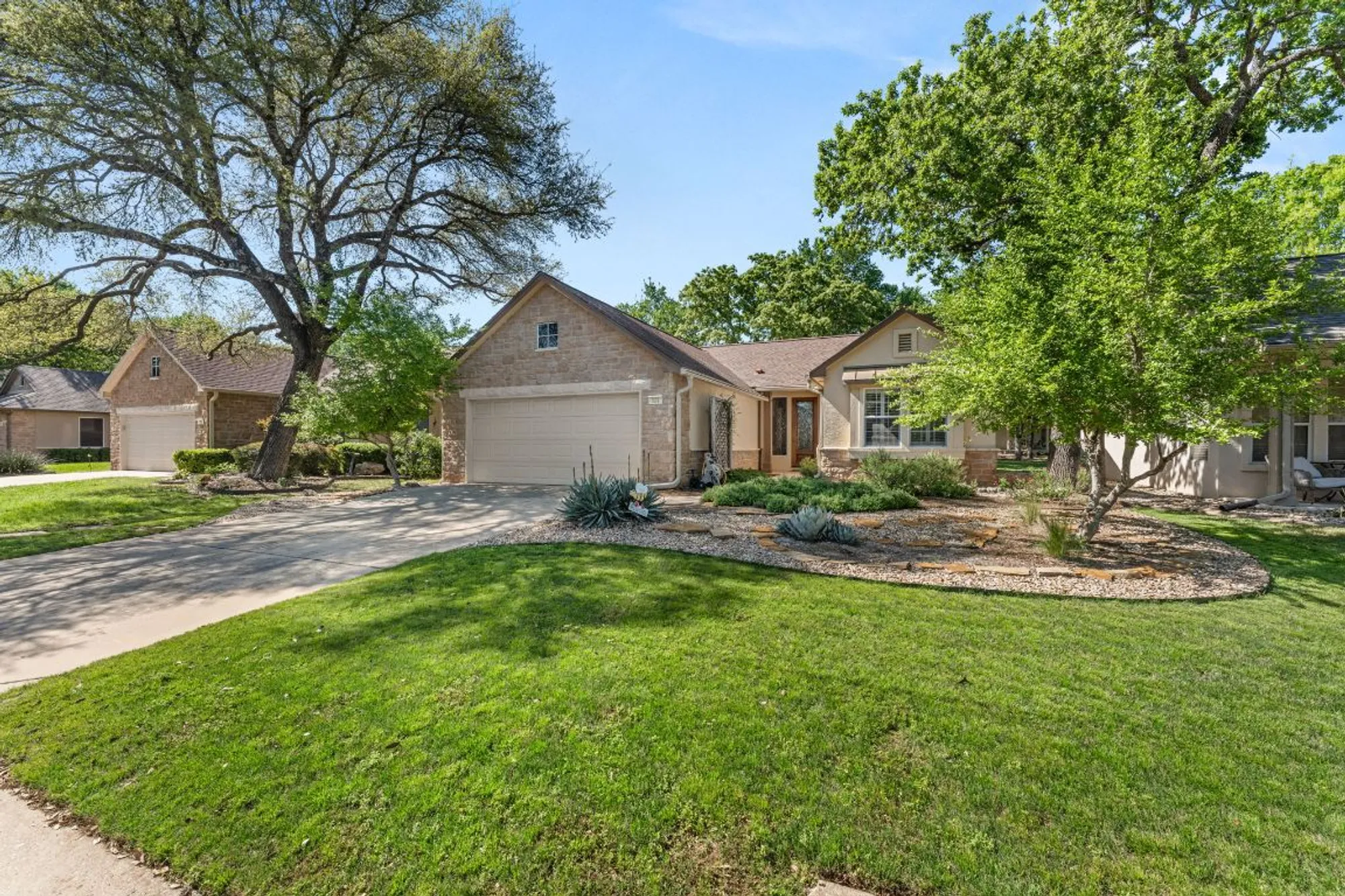 Property Slideshow image 3 of 25 | 191 trail rider way, Georgetown, TX, 78633